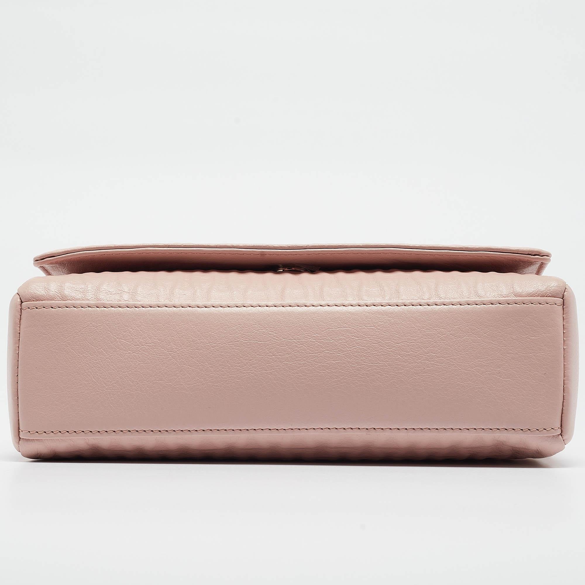 Bolso cruzado con solapa de piel rosa Aigner 1