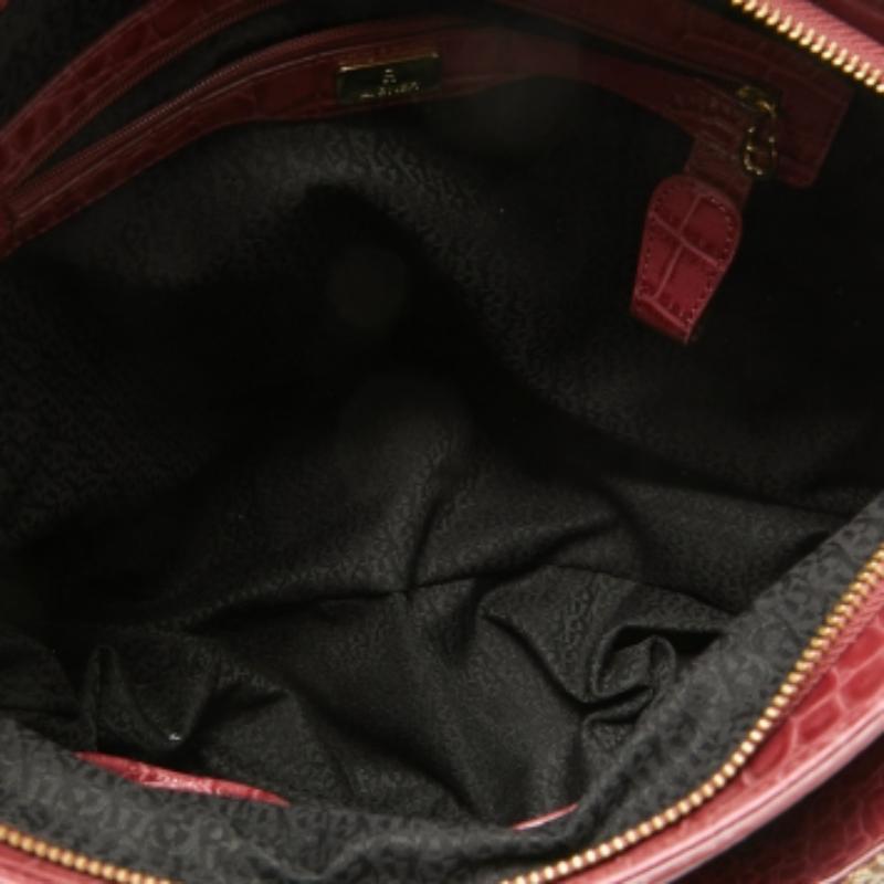 Aigner Pinnk Signature Umhängetasche aus Segeltuch und Leder mit Krokoprägung und Logoschnalle im Angebot 1