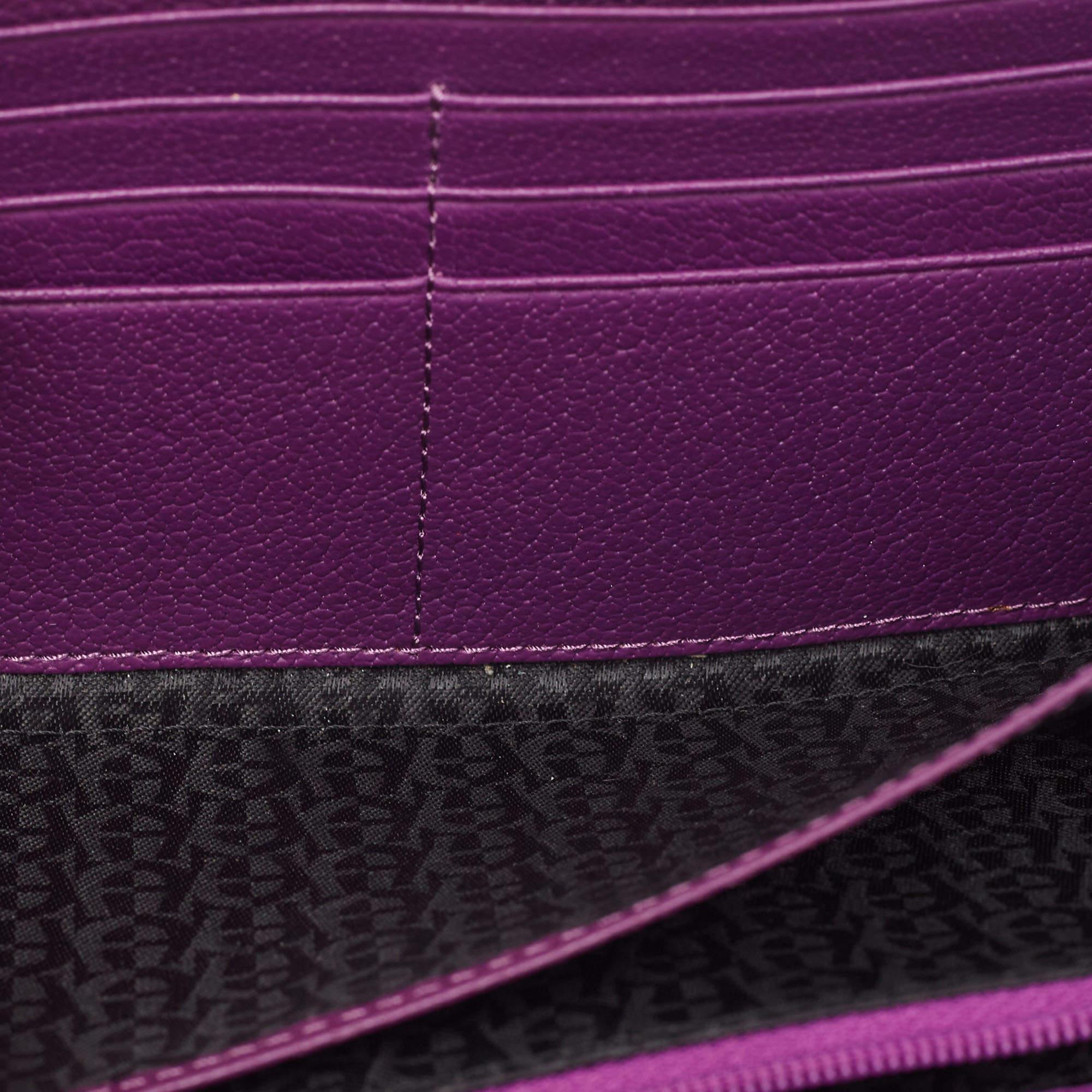 Aigner Purple Leather Cavallina Tassel Continental Wallet In Good Condition For Sale In Dubai, Al Qouz 2
