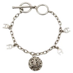 Pulsera de plata de ley con logotipo de cristal Aigner
