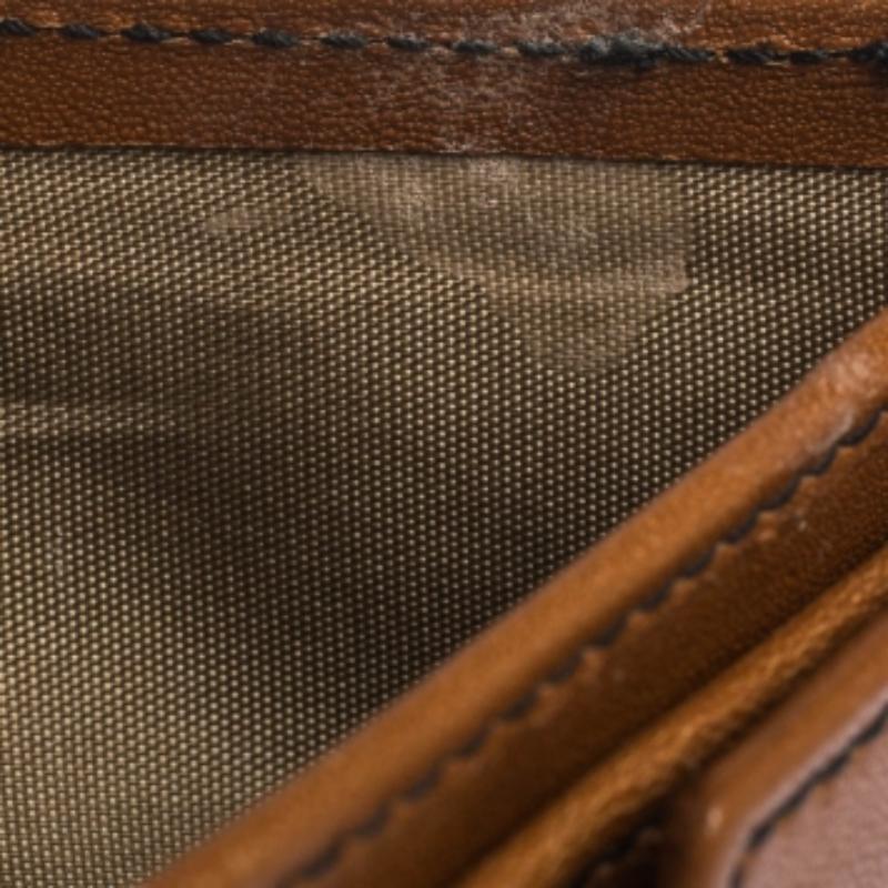 Donna Portafoglio compatto in pelle Tan di Aigner in vendita