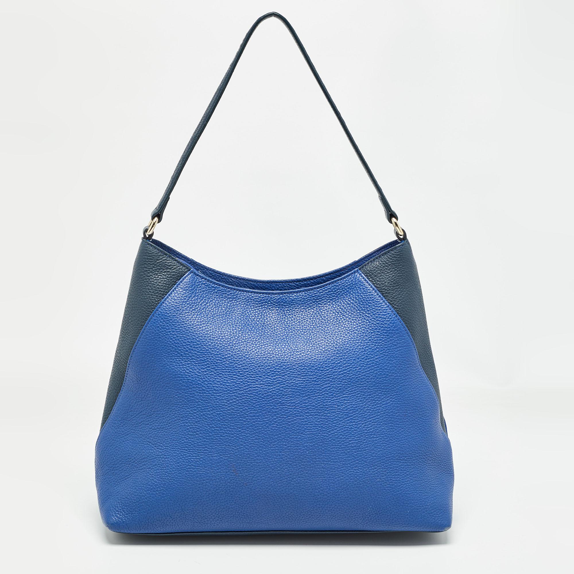 Aigner Two Tone Leather Logo Hobo In Good Condition For Sale In Dubai, Al Qouz 2