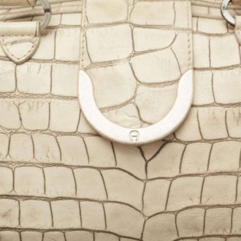 Cartera Aigner Vainilla/Negra Piel de Cocodrilo con Solapa Beige en venta