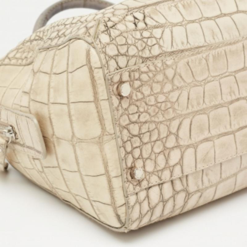 Cartera Aigner Vainilla/Negra Piel de Cocodrilo con Solapa en venta 2