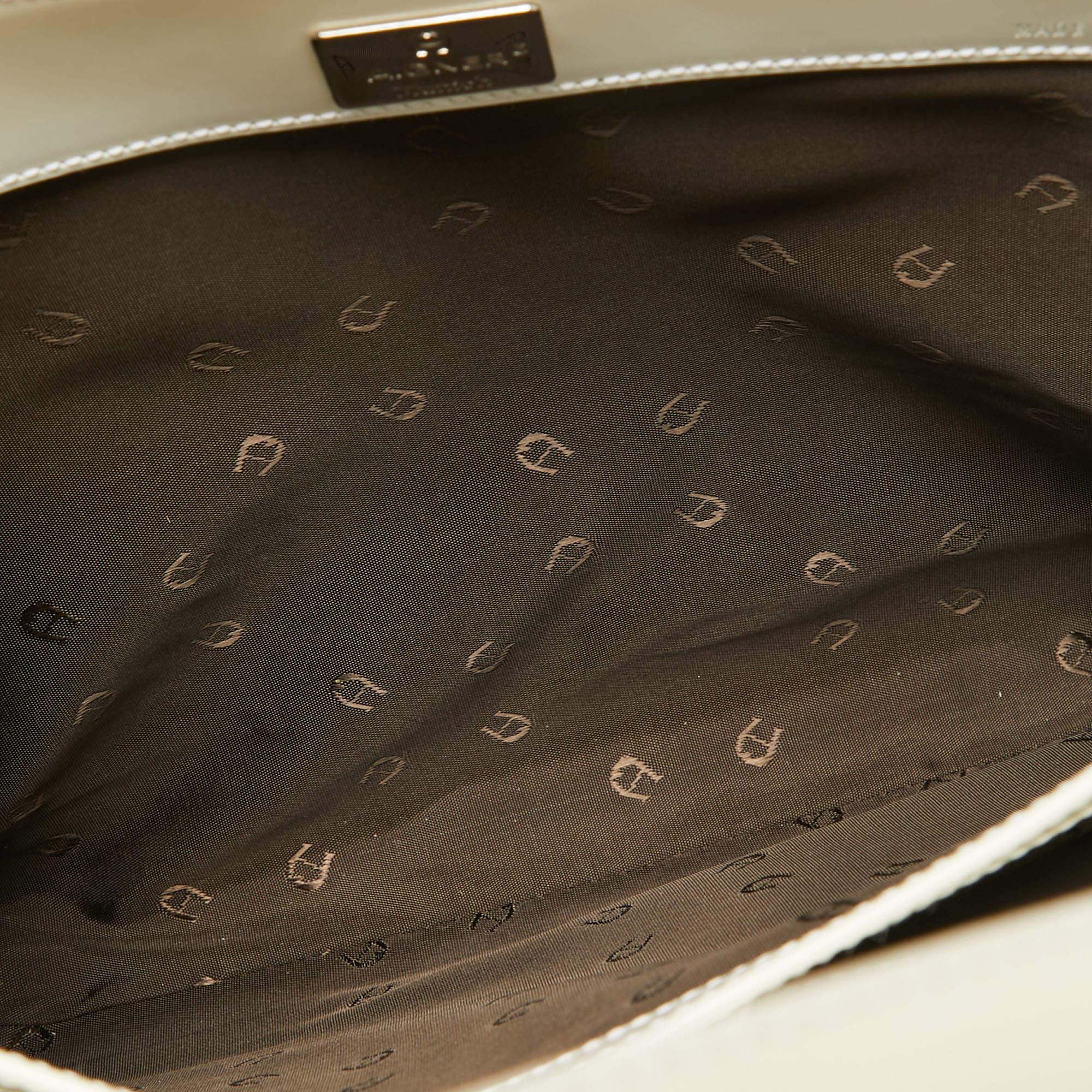 Aigner White Patent Leather Logo Flap Tote For Sale 6