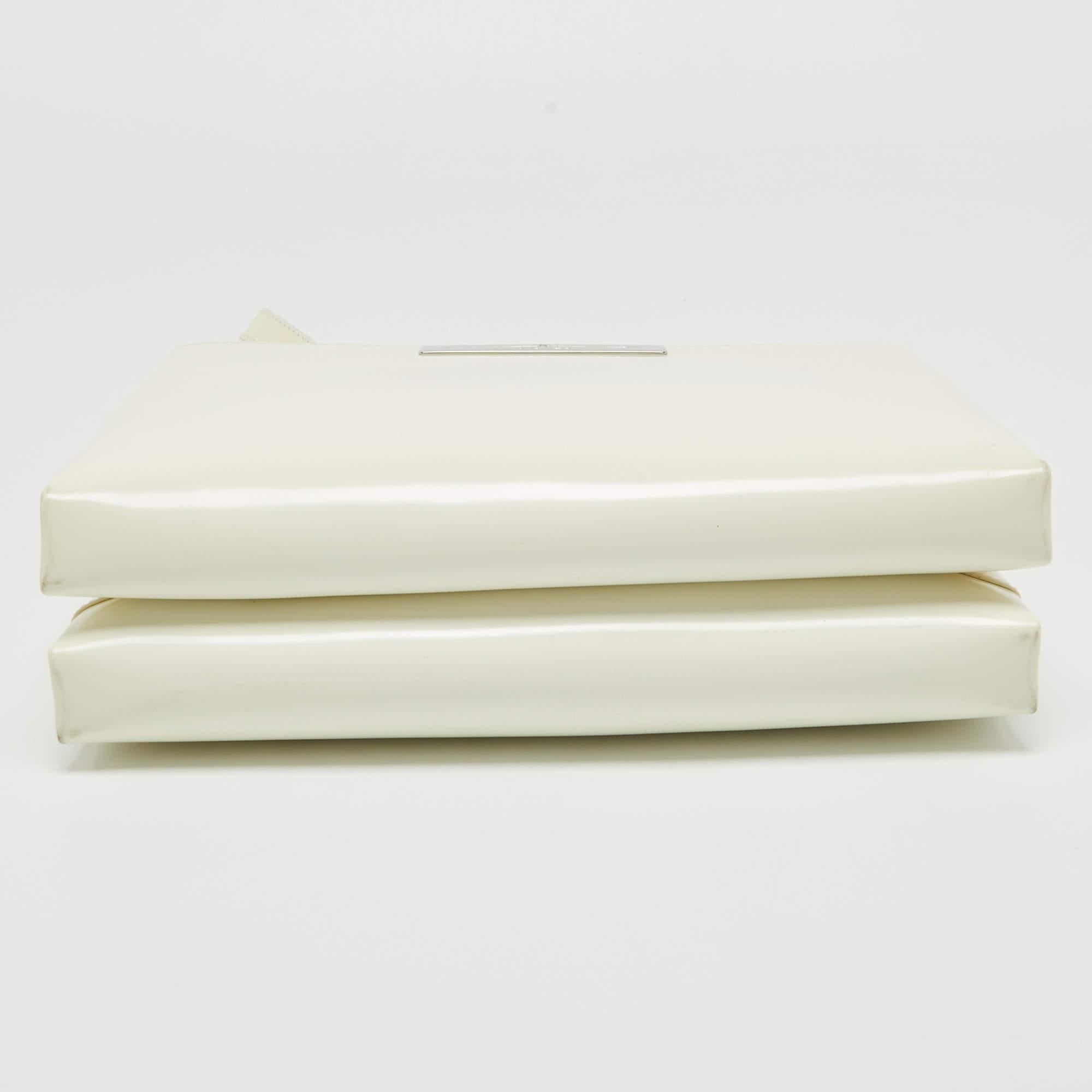 Aigner White Patent Leather Logo Flap Tote For Sale 4