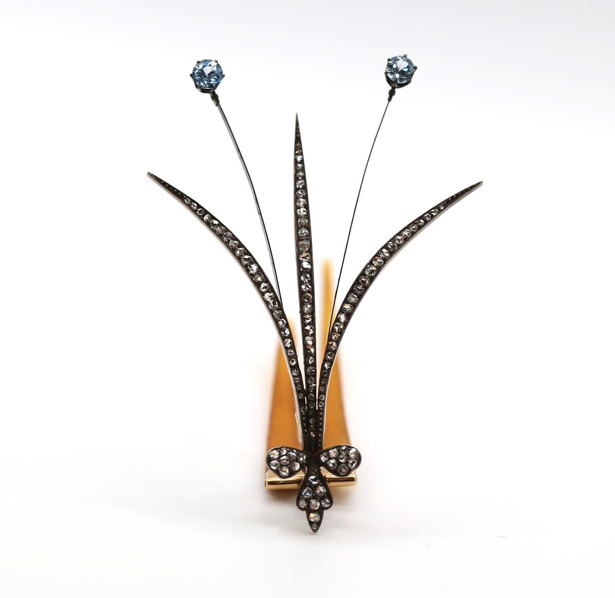 Peigne à aigrette en forme de lys Victorien Saphirs tremblants Diamants taille ancienne, 1880 Pour femmes en vente