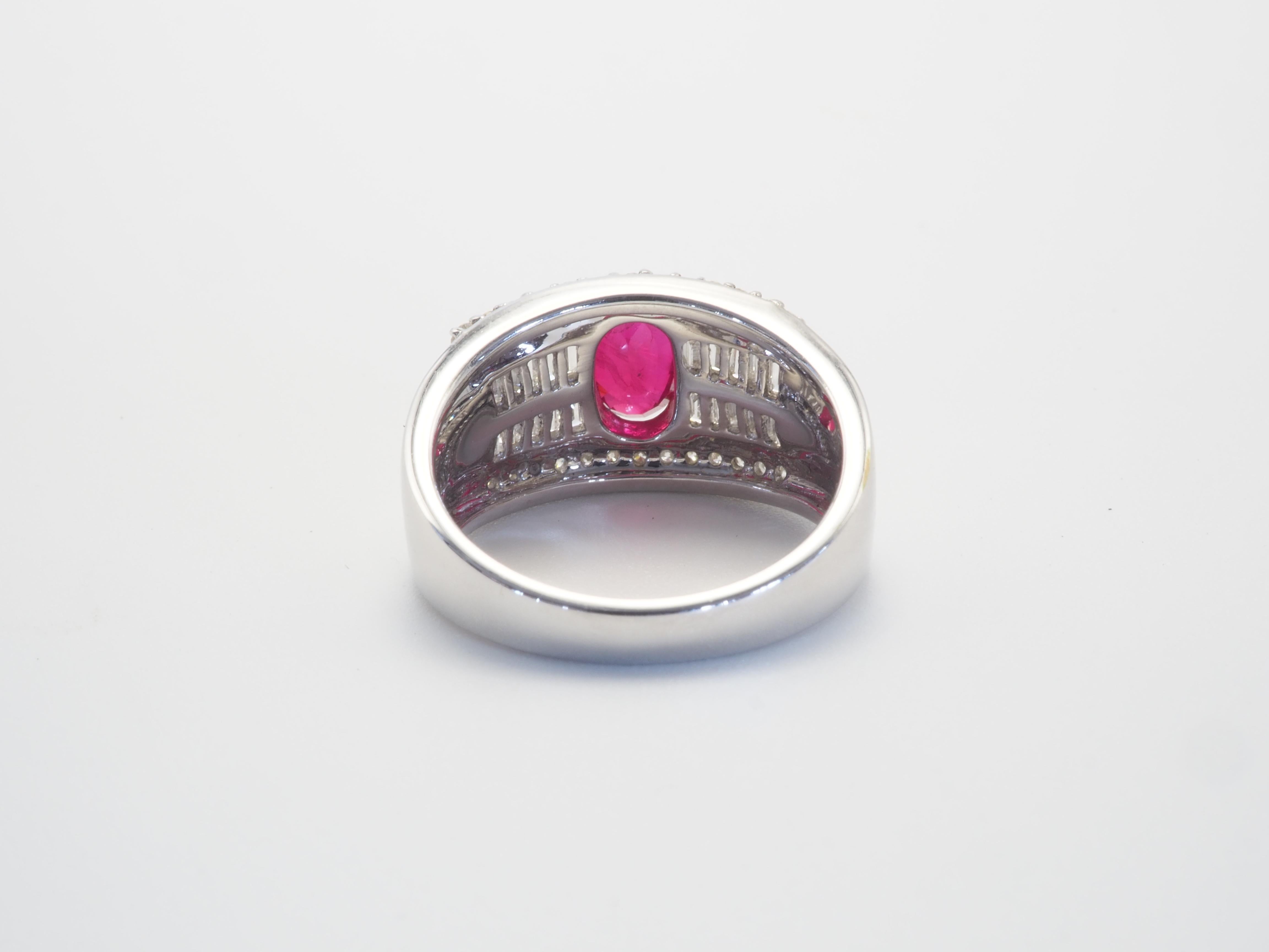 AIGS Anillo en racimo de oro blanco de 18 quilates con rubí oval de 1,26 ct y diamante de 0,74 ct en Nuevo estado para la venta en เกาะสมุย, TH