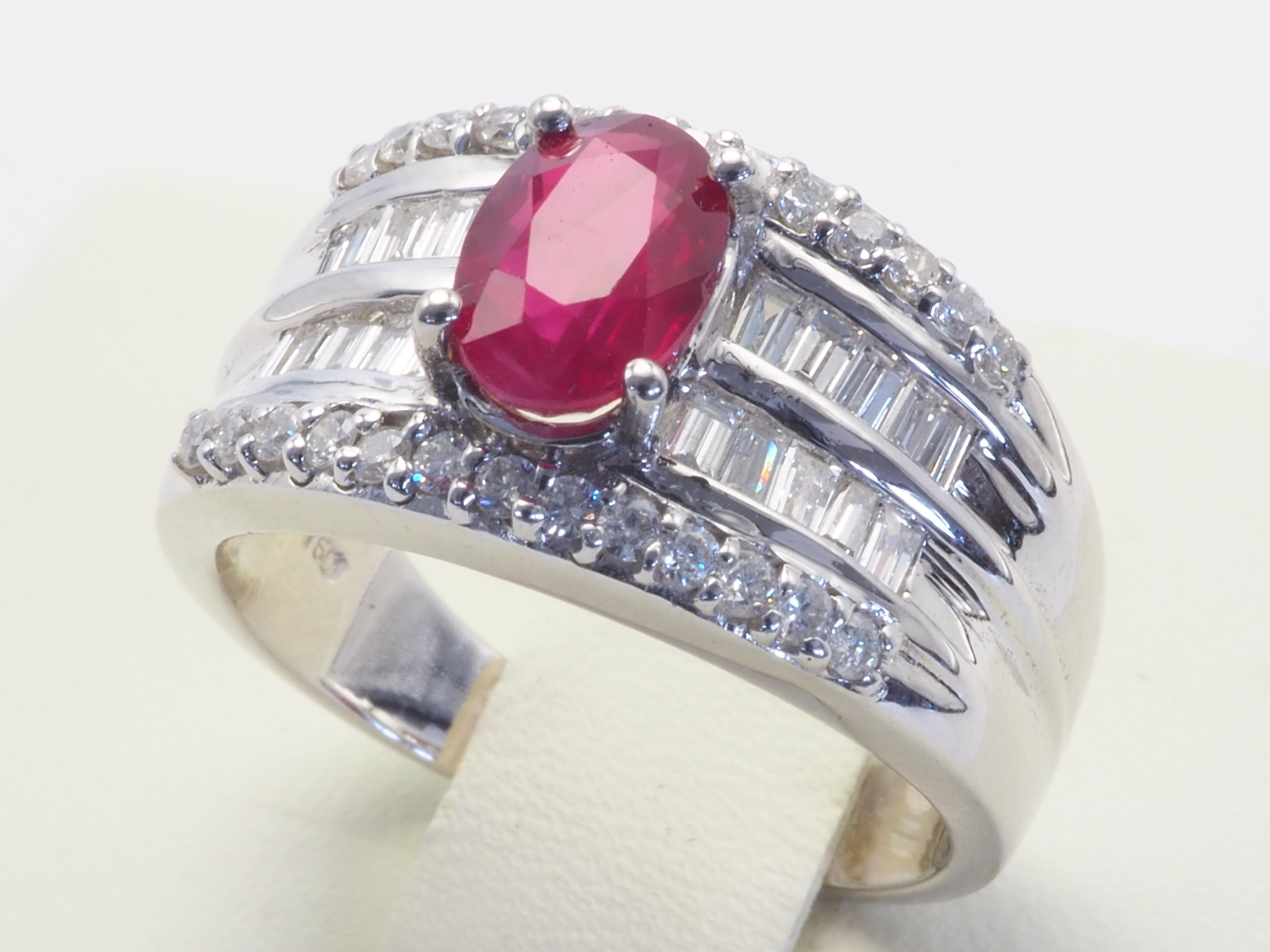 AIGS Anillo en racimo de oro blanco de 18 quilates con rubí oval de 1,26 ct y diamante de 0,74 ct en venta 1