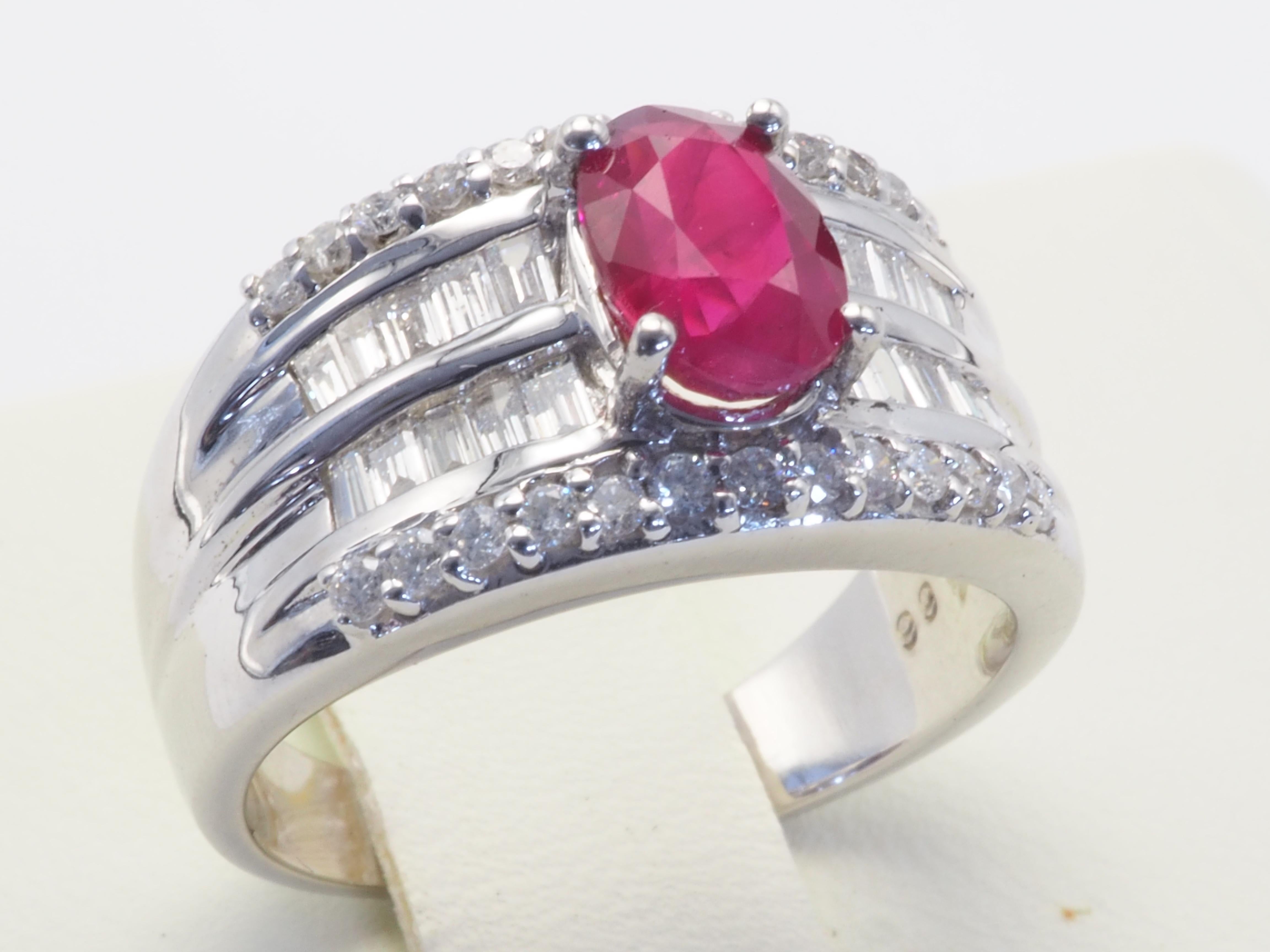 AIGS Anillo en racimo de oro blanco de 18 quilates con rubí oval de 1,26 ct y diamante de 0,74 ct en venta 2