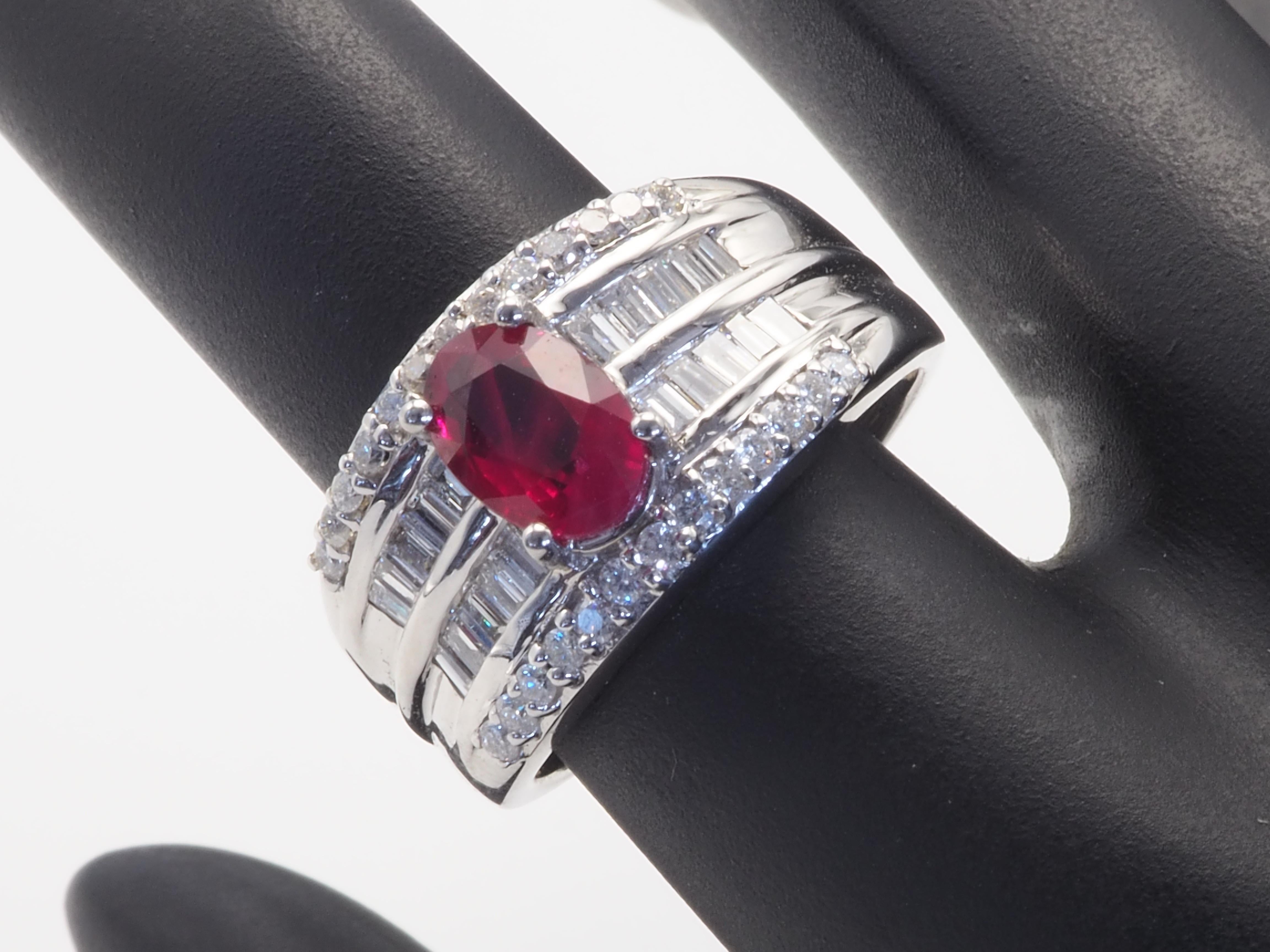 AIGS Anillo en racimo de oro blanco de 18 quilates con rubí oval de 1,26 ct y diamante de 0,74 ct en venta 4
