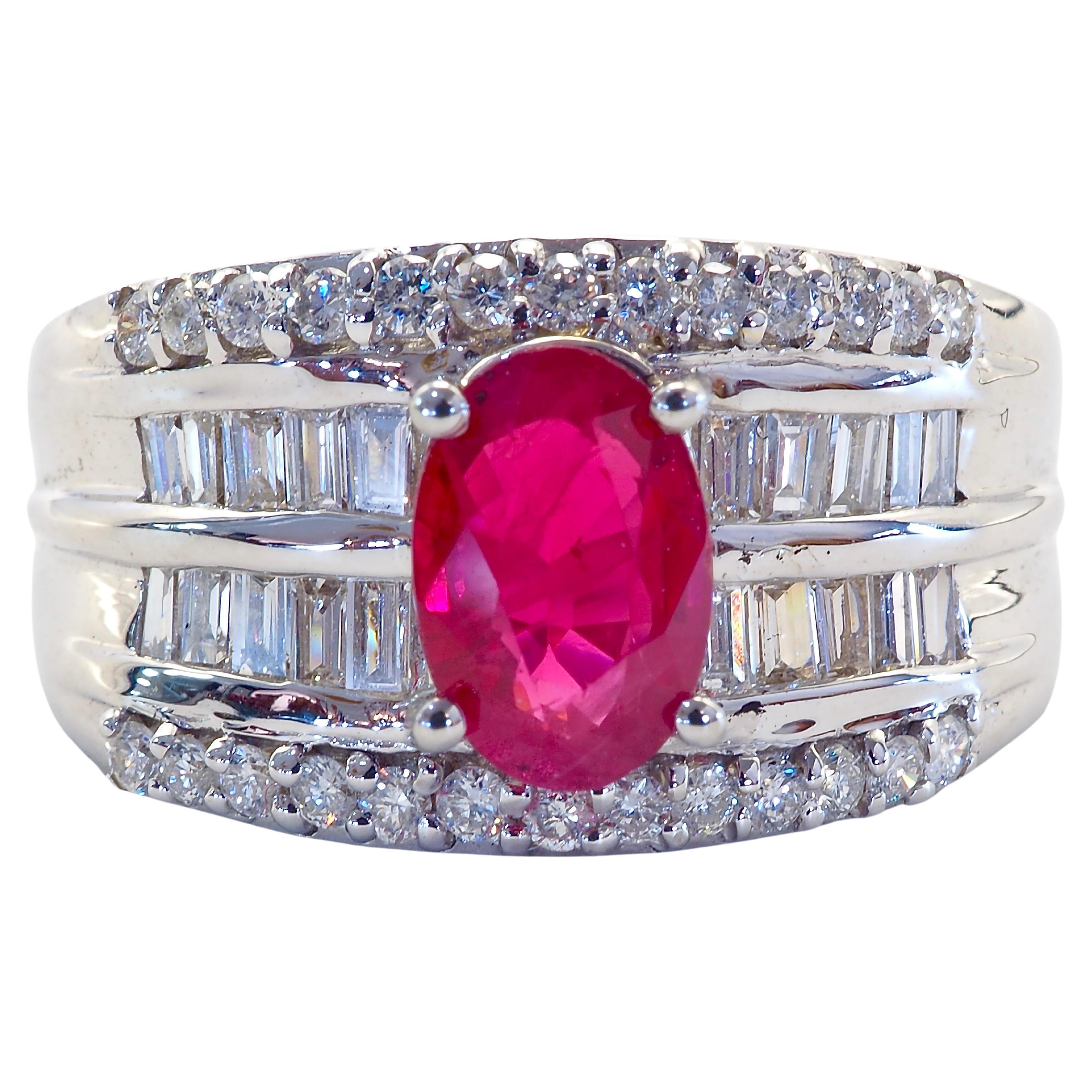 AIGS Anillo en racimo de oro blanco de 18 quilates con rubí oval de 1,26 ct y diamante de 0,74 ct en venta