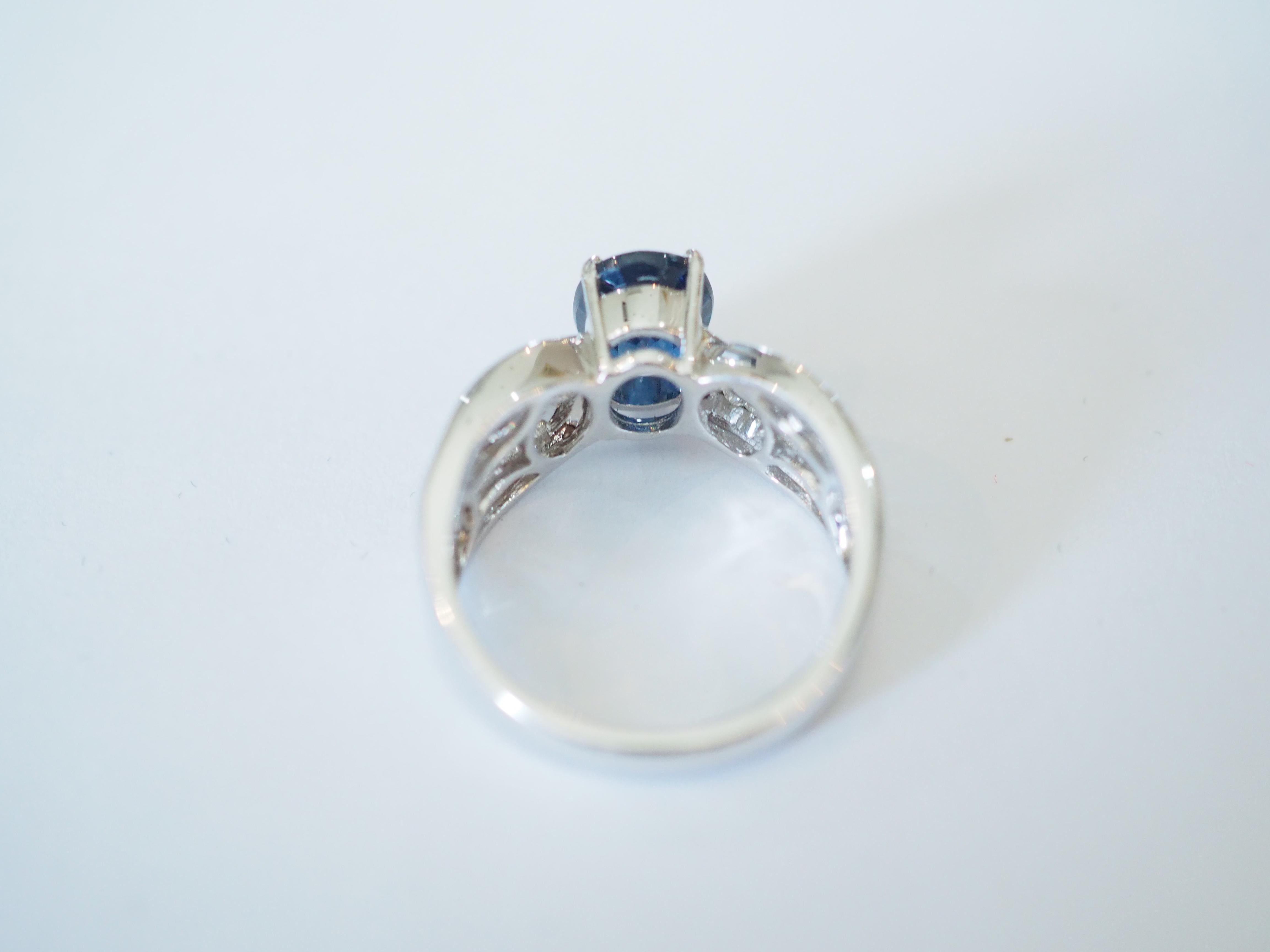 Women's AIGS 18k White Gold 2.90ct Blue Sapphire & 0.69ct Diamond Engagement Ring
