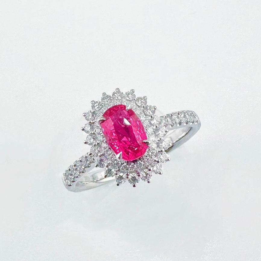 AIGS Certified 1.00 CT Padparadscha Sapphire 18K White Gold Diamond Ring

1 Padparadscha Sapphire - 1.00 CT
AIGS / GRC Certification Attached
Color - Vivid Pink / Orangish Pink

Diamonds - 0.41 CT
18K Gold - 3.05 GM