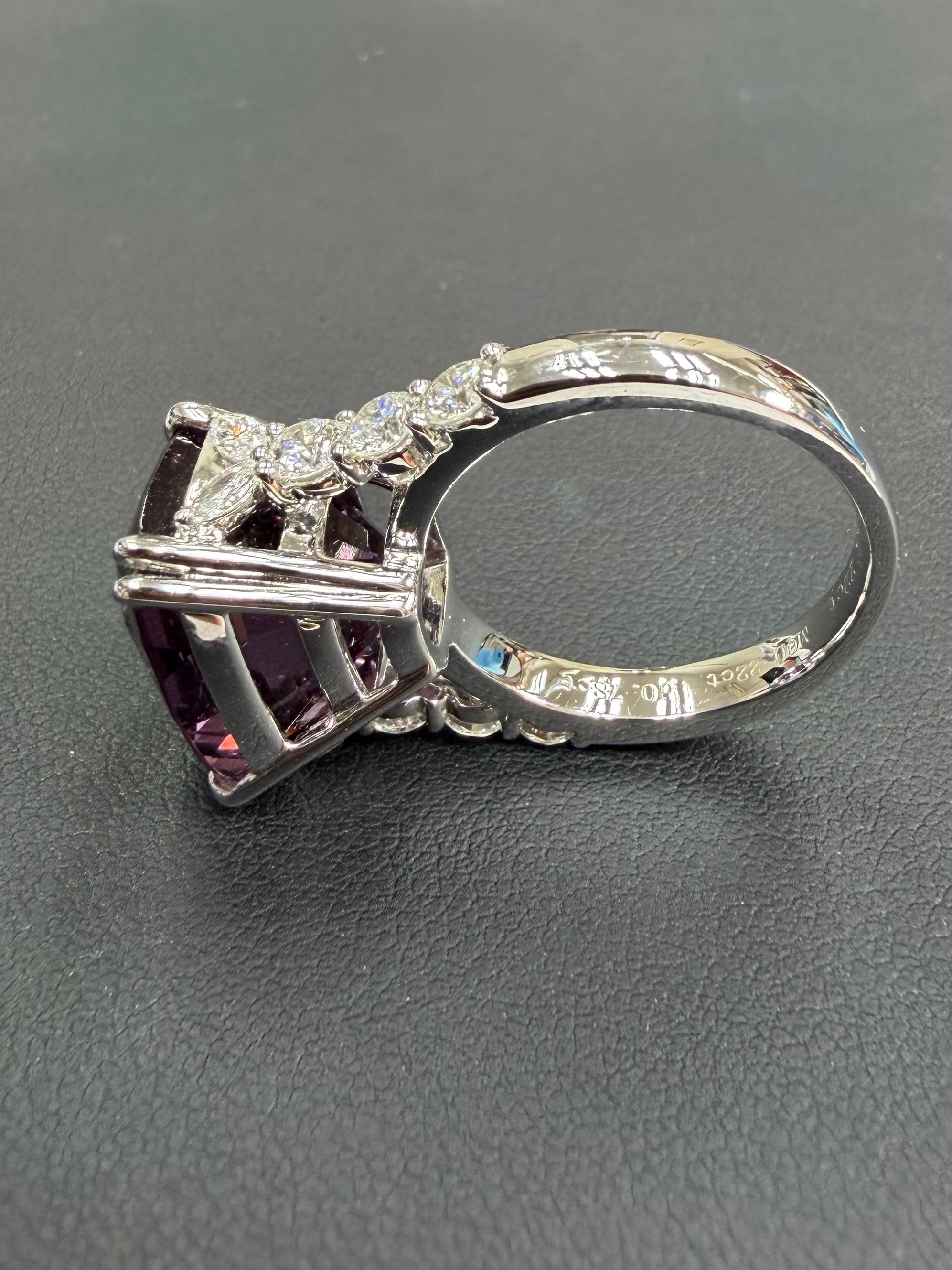 Anillo de cóctel con espinela natural y diamantes de 15,22 quilates con certificado AIGS, Birmania sin calor en venta 6