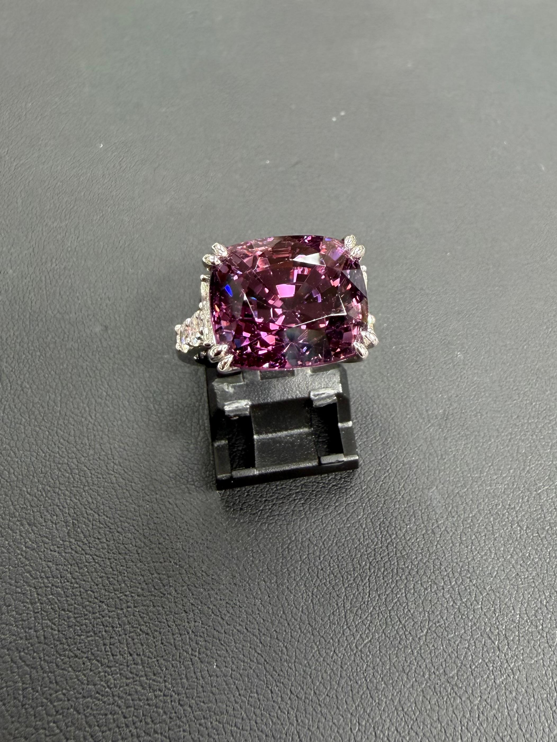 Anillo de cóctel con espinela natural y diamantes de 15,22 quilates con certificado AIGS, Birmania sin calor en venta 1