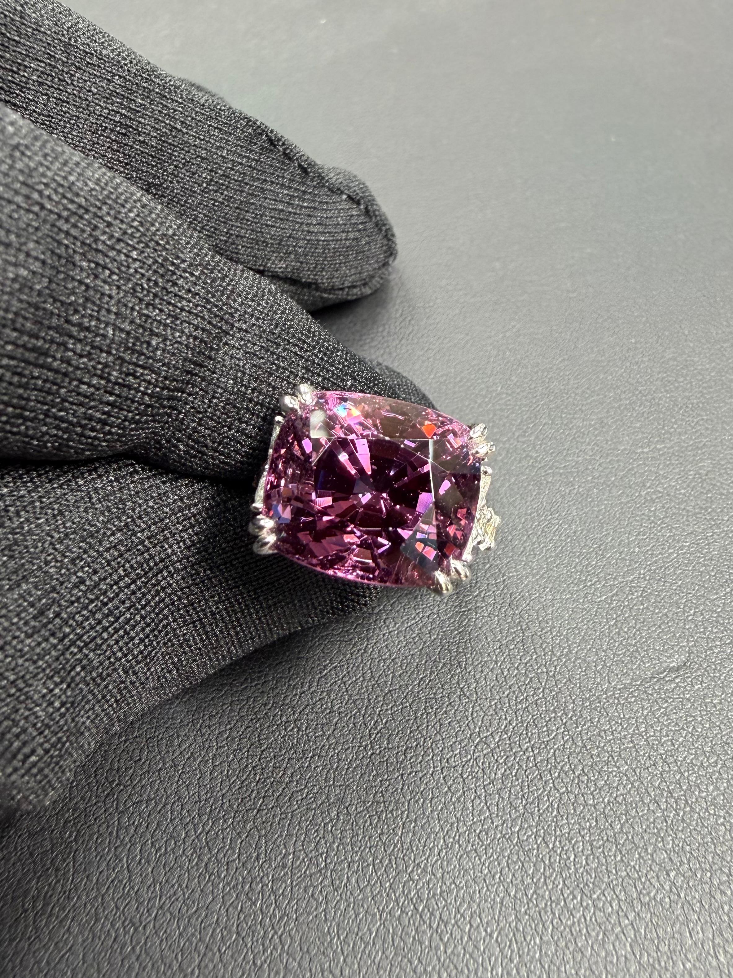 Anillo de cóctel con espinela natural y diamantes de 15,22 quilates con certificado AIGS, Birmania sin calor en venta 3