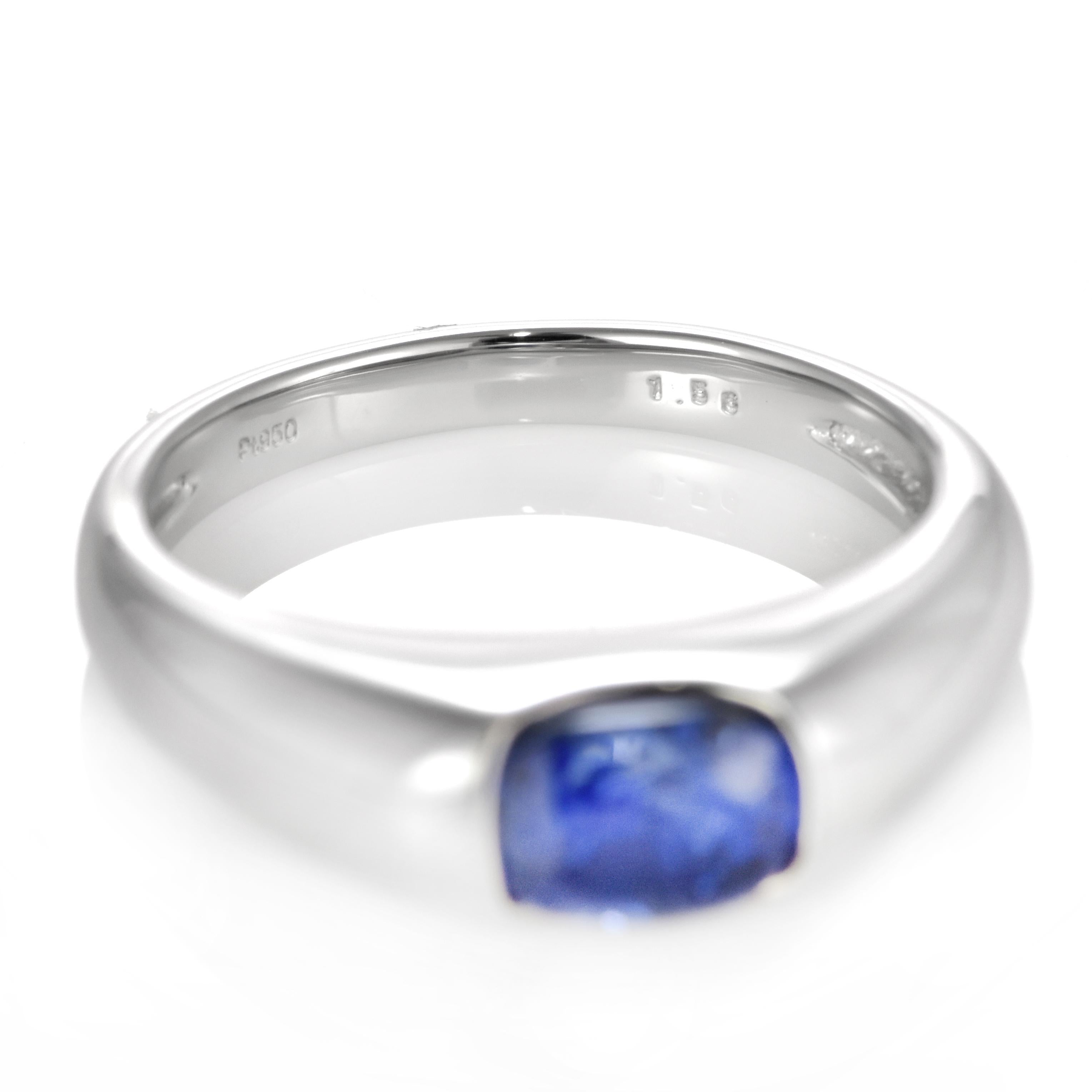 Anello con zaffiro blu reale certificato AIGS da 1,56 carati realizzato in platino in vendita 4