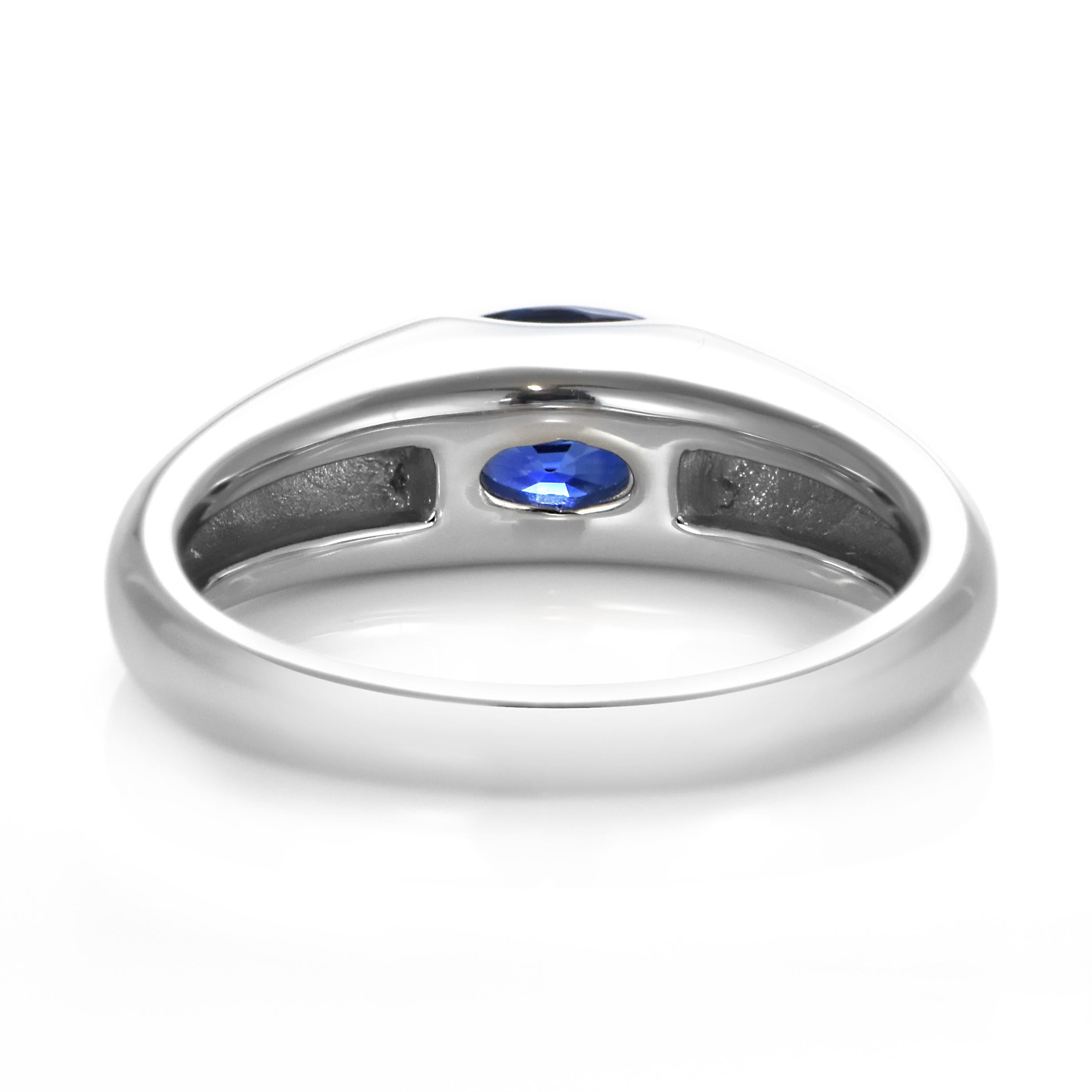 Anello con zaffiro blu reale certificato AIGS da 1,56 carati realizzato in platino in vendita 1