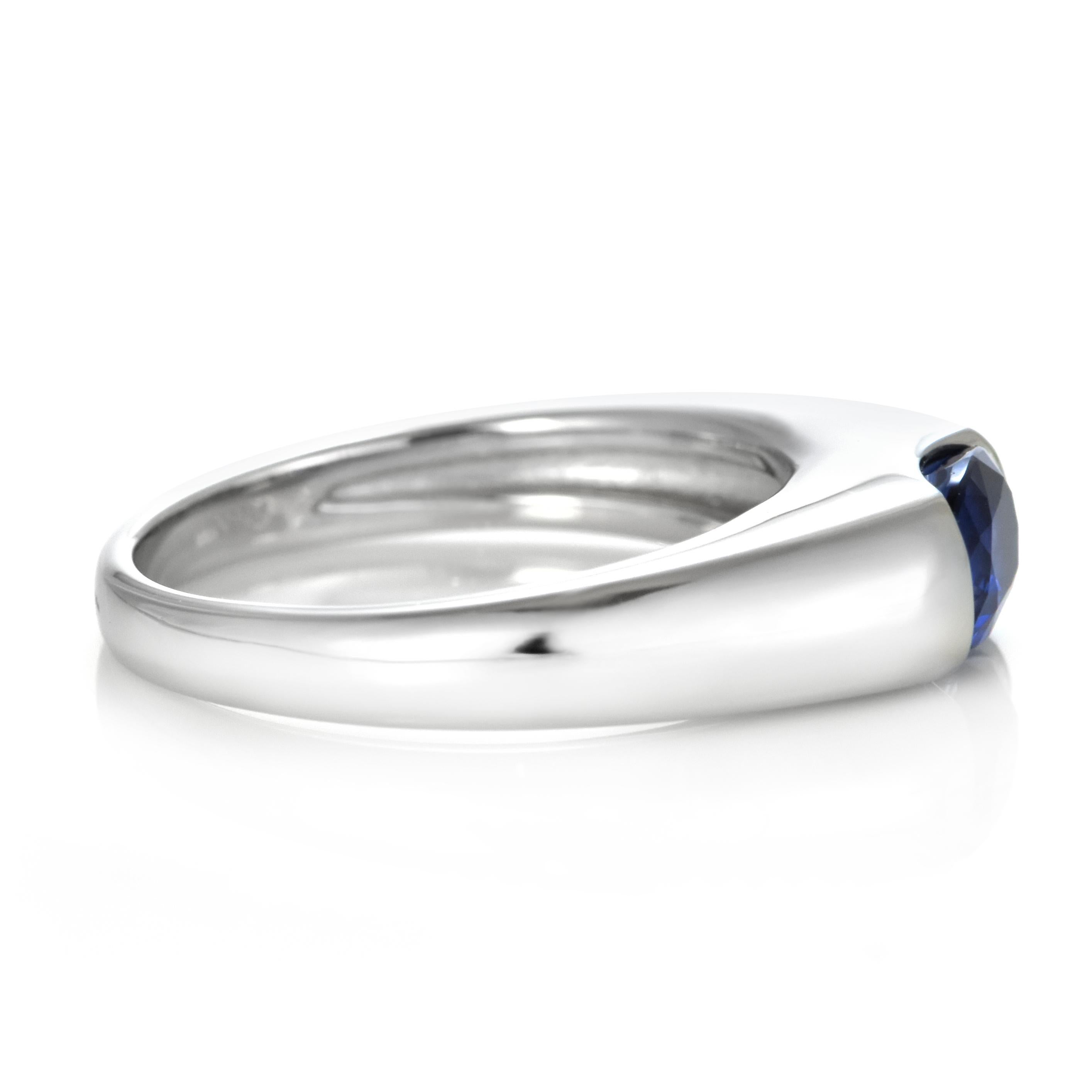 Anello con zaffiro blu reale certificato AIGS da 1,56 carati realizzato in platino in vendita 2