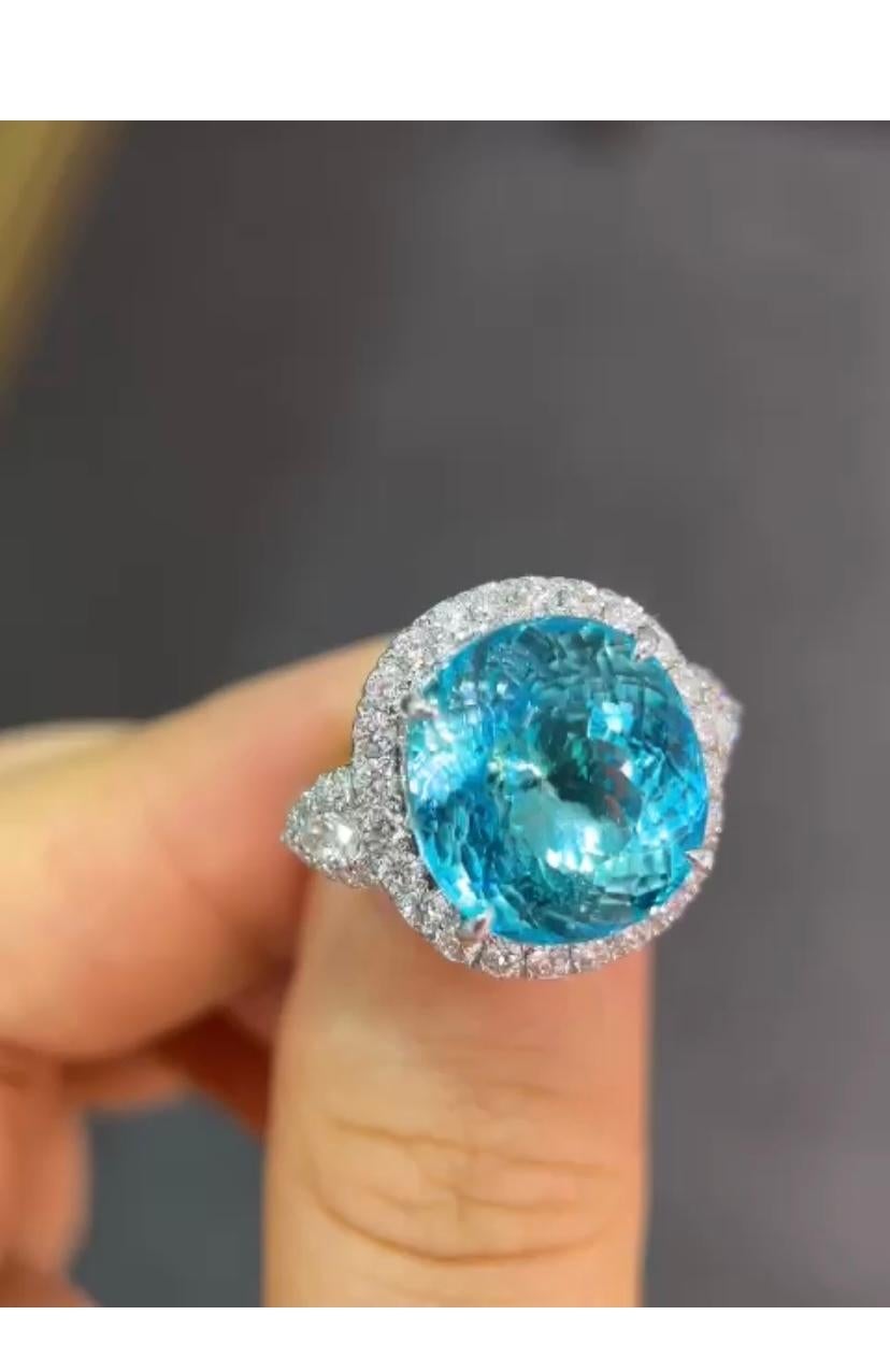 Taglio ovale Anello da cocktail con tormalina Paraiba certificata CGRL da 15,70 carati in vendita