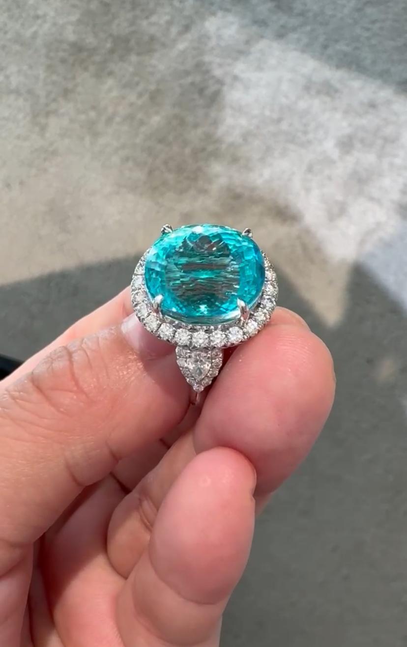 Anello da cocktail con tormalina Paraiba certificata CGRL da 15,70 carati in vendita 2
