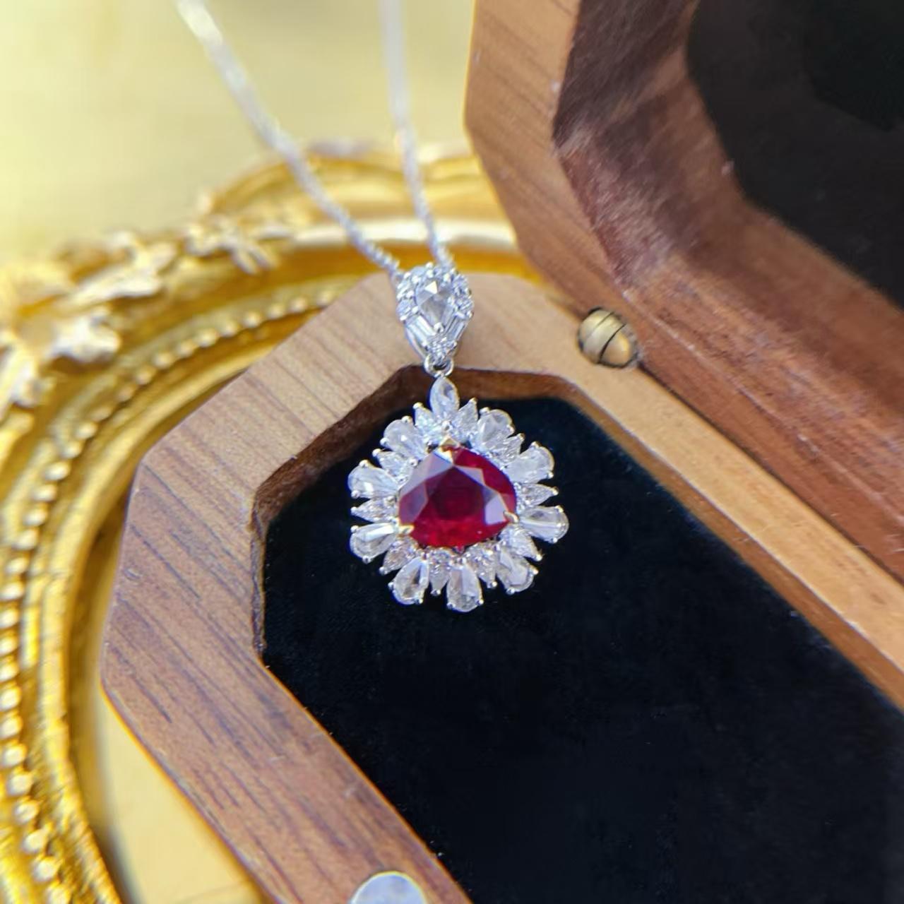 Modern Certified 1.03 Carat Unheated Pigeon Blood Vivid Ruby Necklace Diamond Halo For Sale