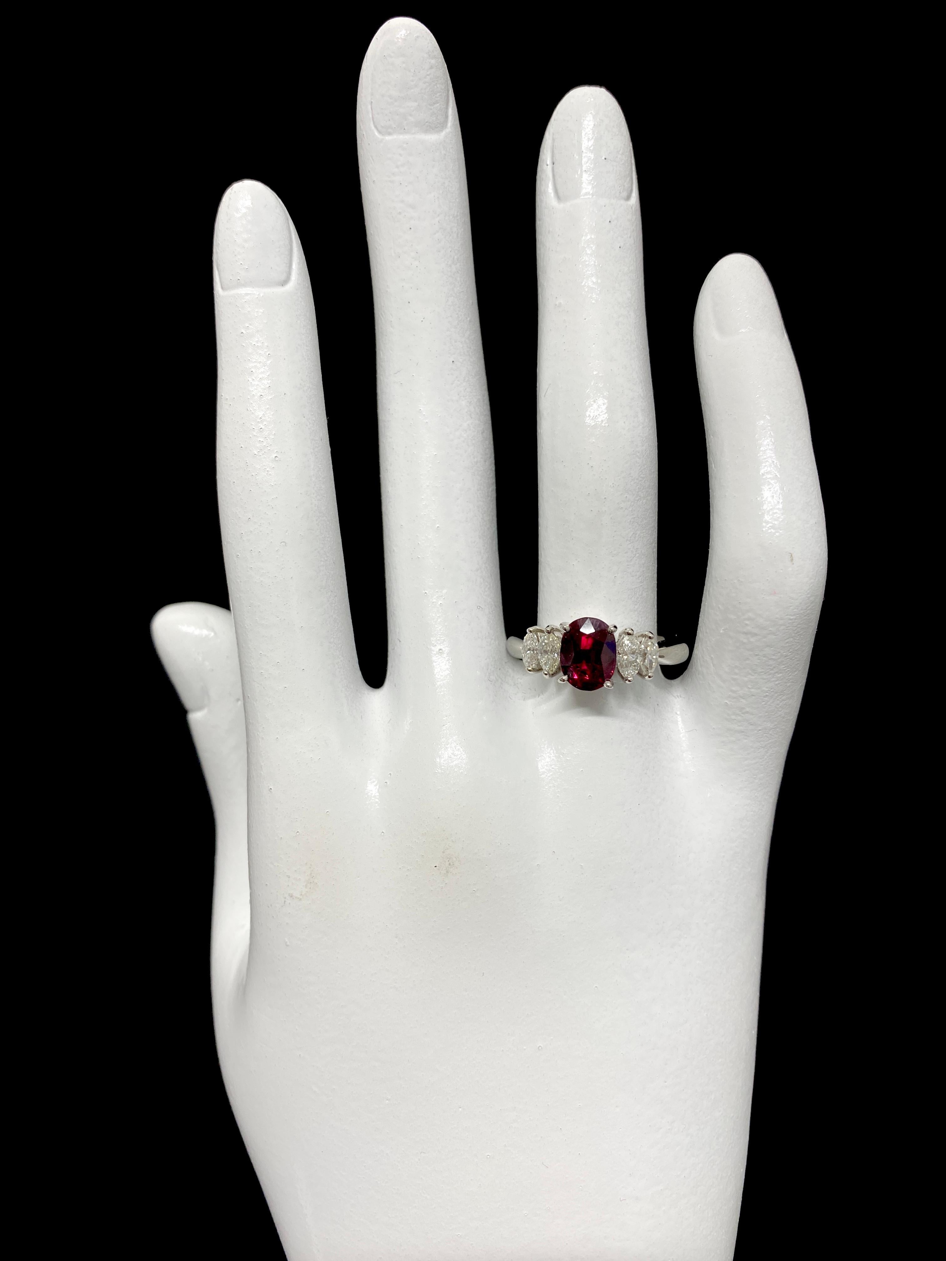 AIGS Certified 1.96 Carat Natural Thai Pigeon Blood Ruby Ring Set in Platinum In New Condition In Tokyo, JP