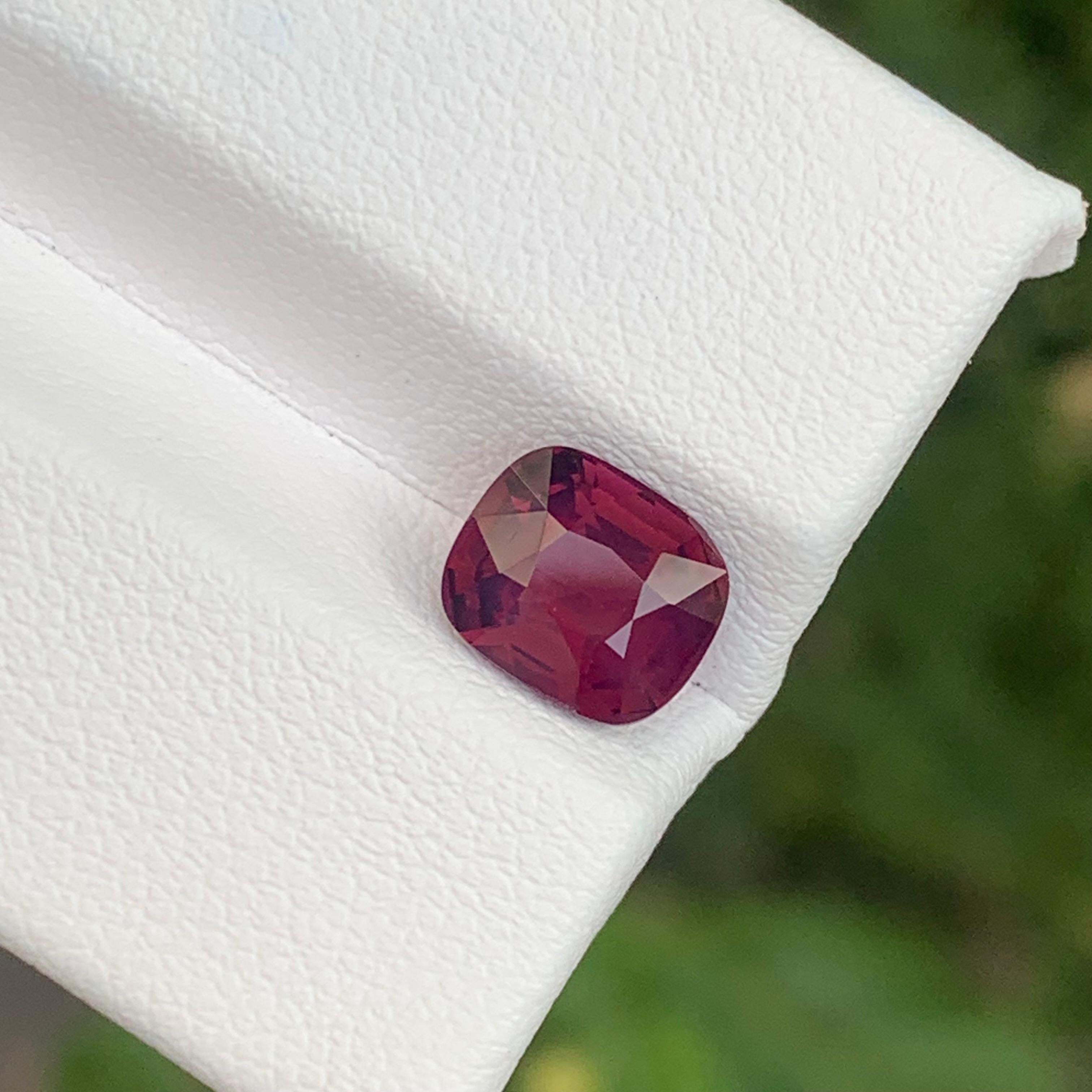 Pierre précieuse en forme de coussin en spinelle rouge naturelle non sertie de 1,98 carat certifiée AIGS en vente 8