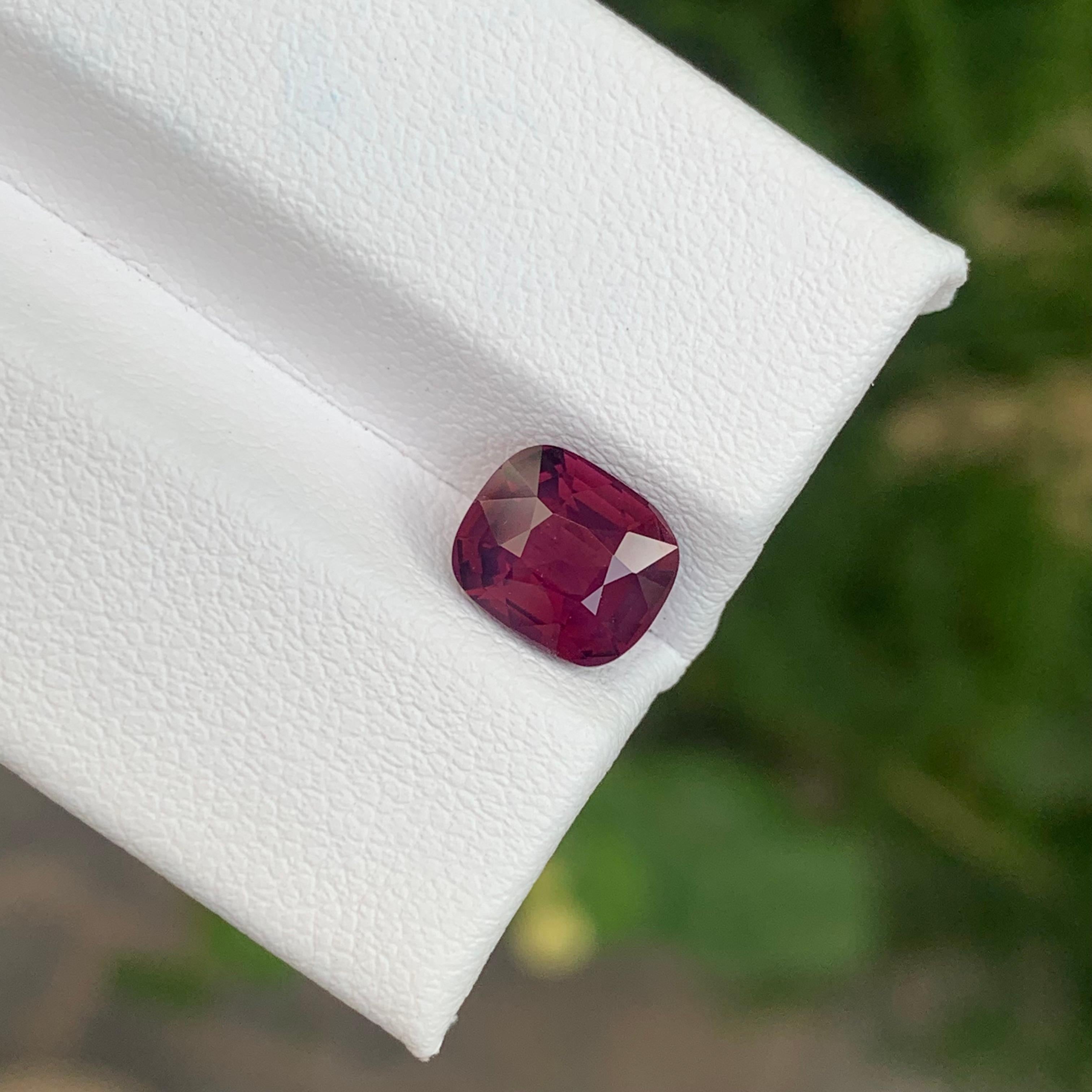 Pierre précieuse en forme de coussin en spinelle rouge naturelle non sertie de 1,98 carat certifiée AIGS en vente 10