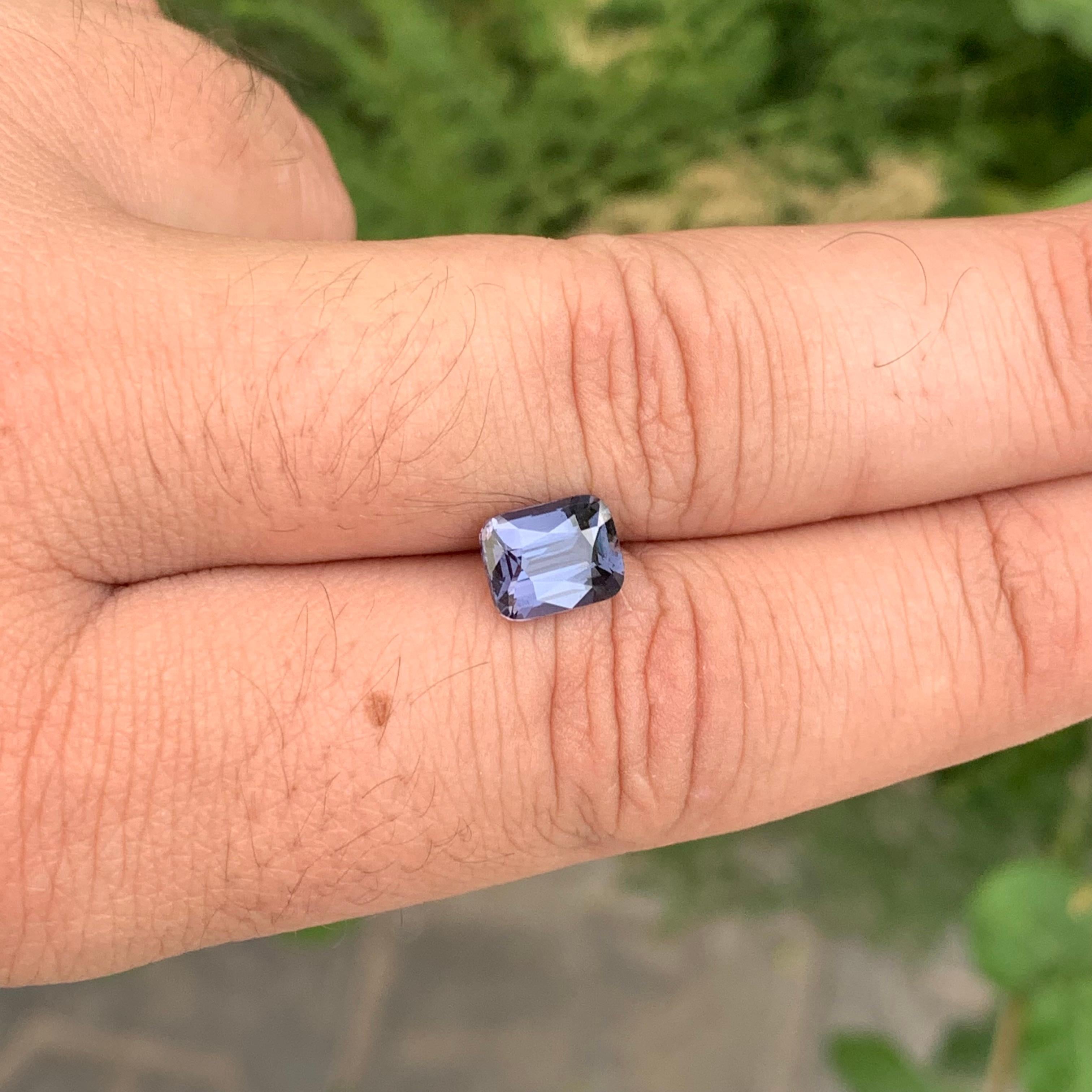 Spinello blu viola sciolto naturale da 2,13 carati certificato AIGS proveniente dalla Tanzania in vendita 5