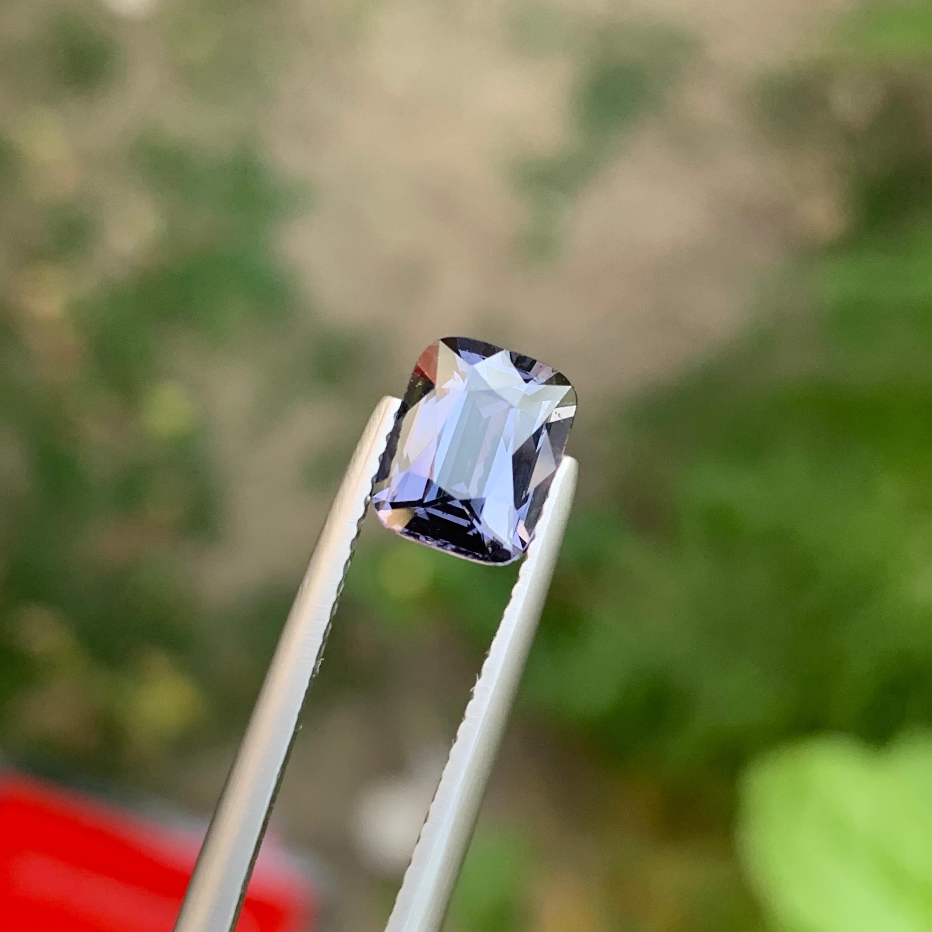 Spinello blu viola sciolto naturale da 2,13 carati certificato AIGS proveniente dalla Tanzania In condizioni Nuovo in vendita a Peshawar, PK