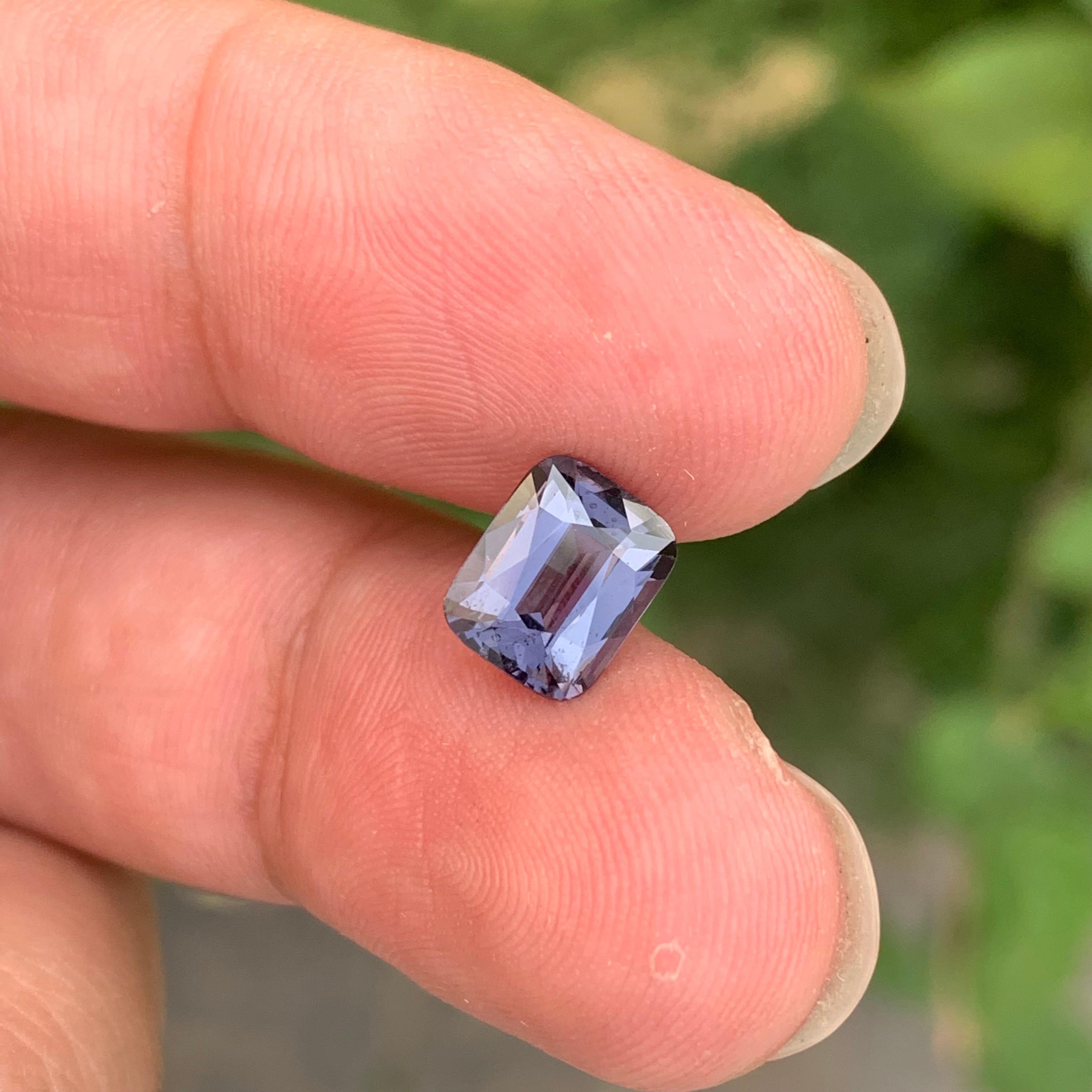 Spinello blu viola sciolto naturale da 2,13 carati certificato AIGS proveniente dalla Tanzania in vendita 1