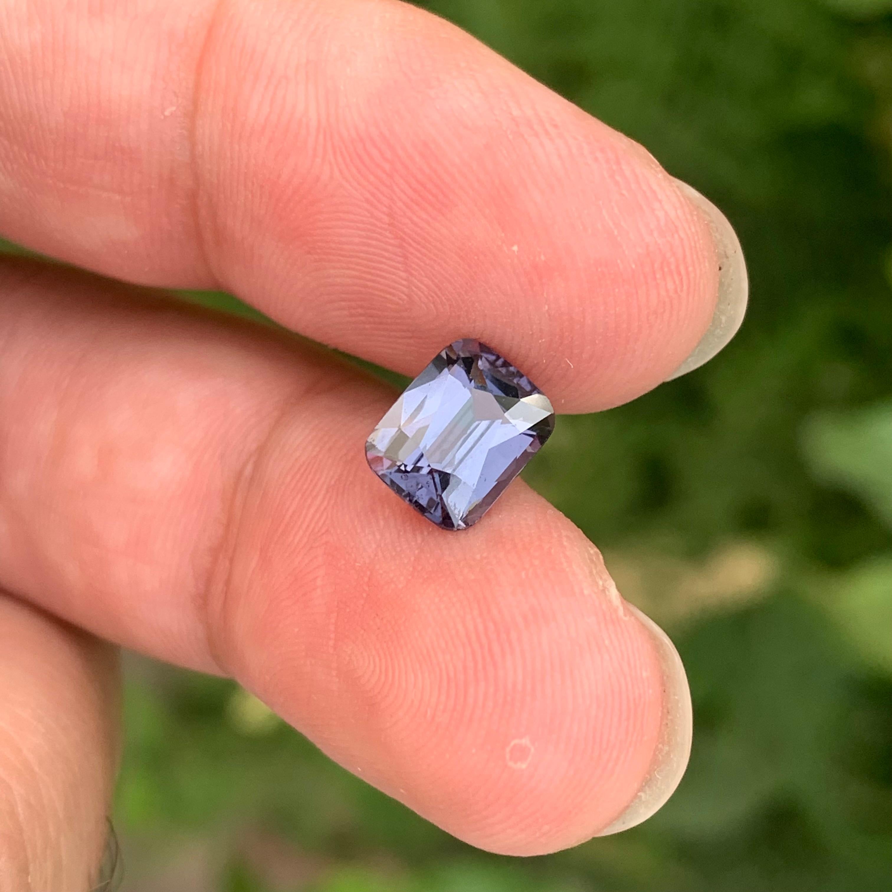 Spinello blu viola sciolto naturale da 2,13 carati certificato AIGS proveniente dalla Tanzania in vendita 3