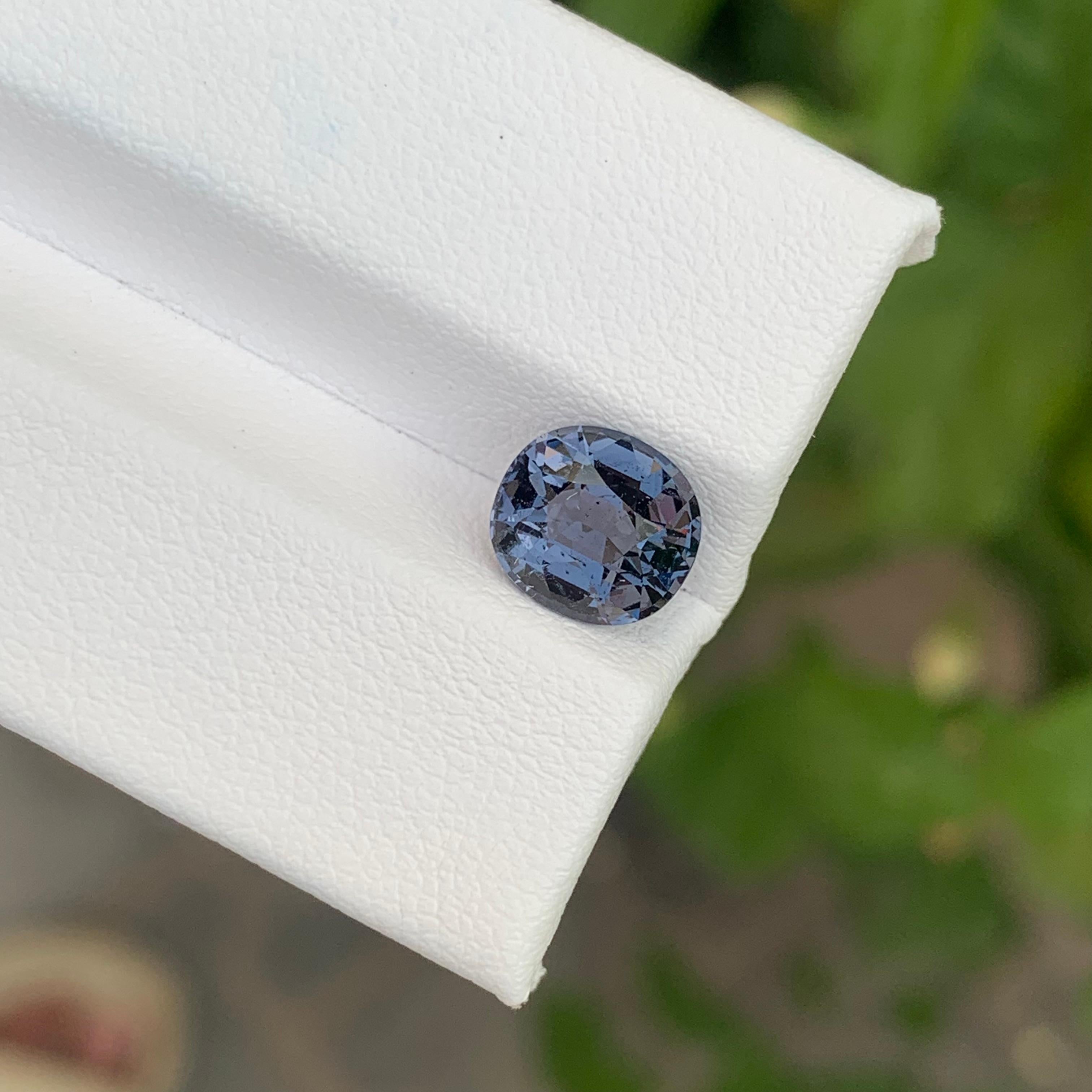 Taille coussin AIGS Certified 2.22 Carat Natural Loose Purple Spinel Cushion Shape Gemstone (pierre précieuse en forme de coussin) en vente