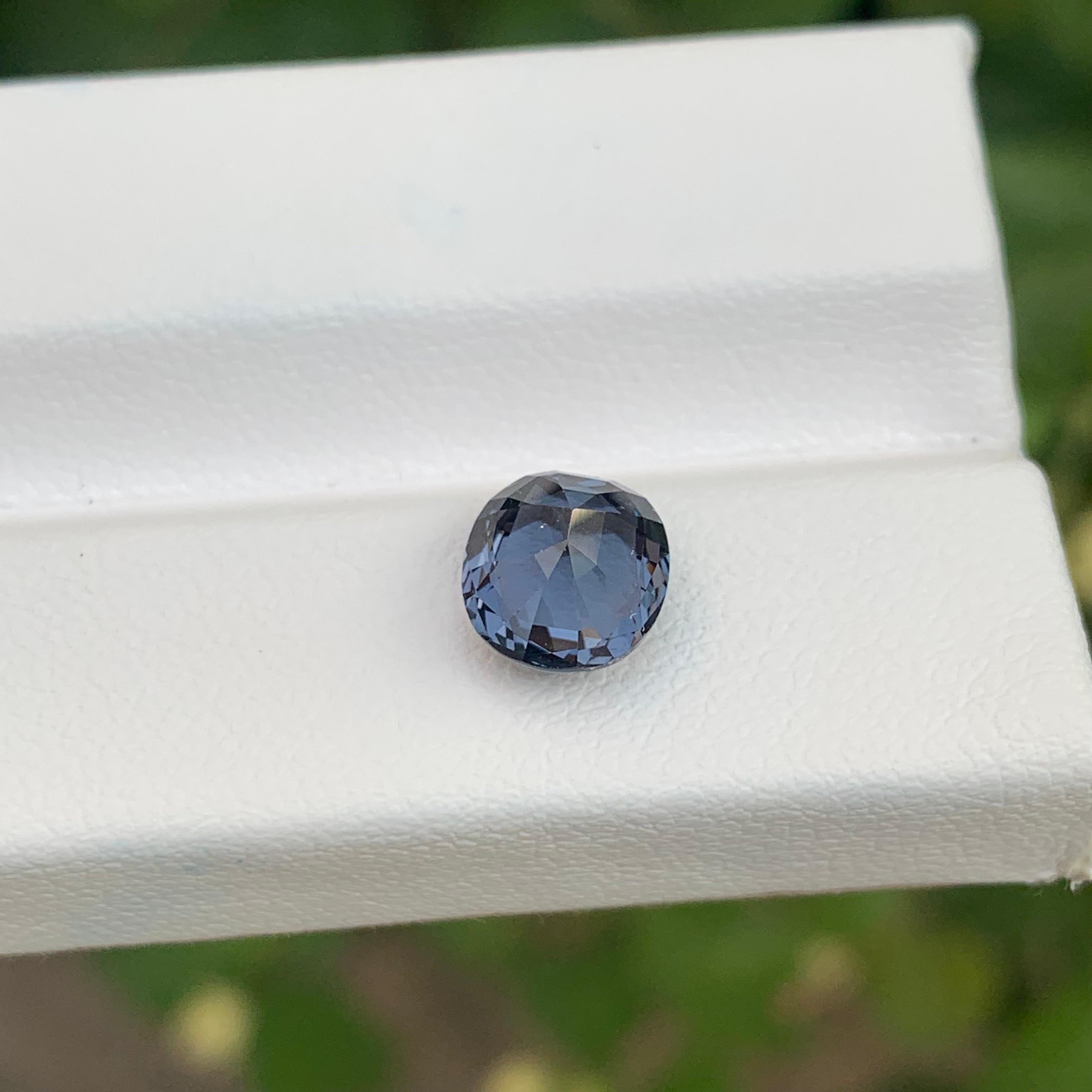 AIGS Certified 2.22 Carat Natural Loose Purple Spinel Cushion Shape Gemstone (pierre précieuse en forme de coussin) Neuf - En vente à Peshawar, PK