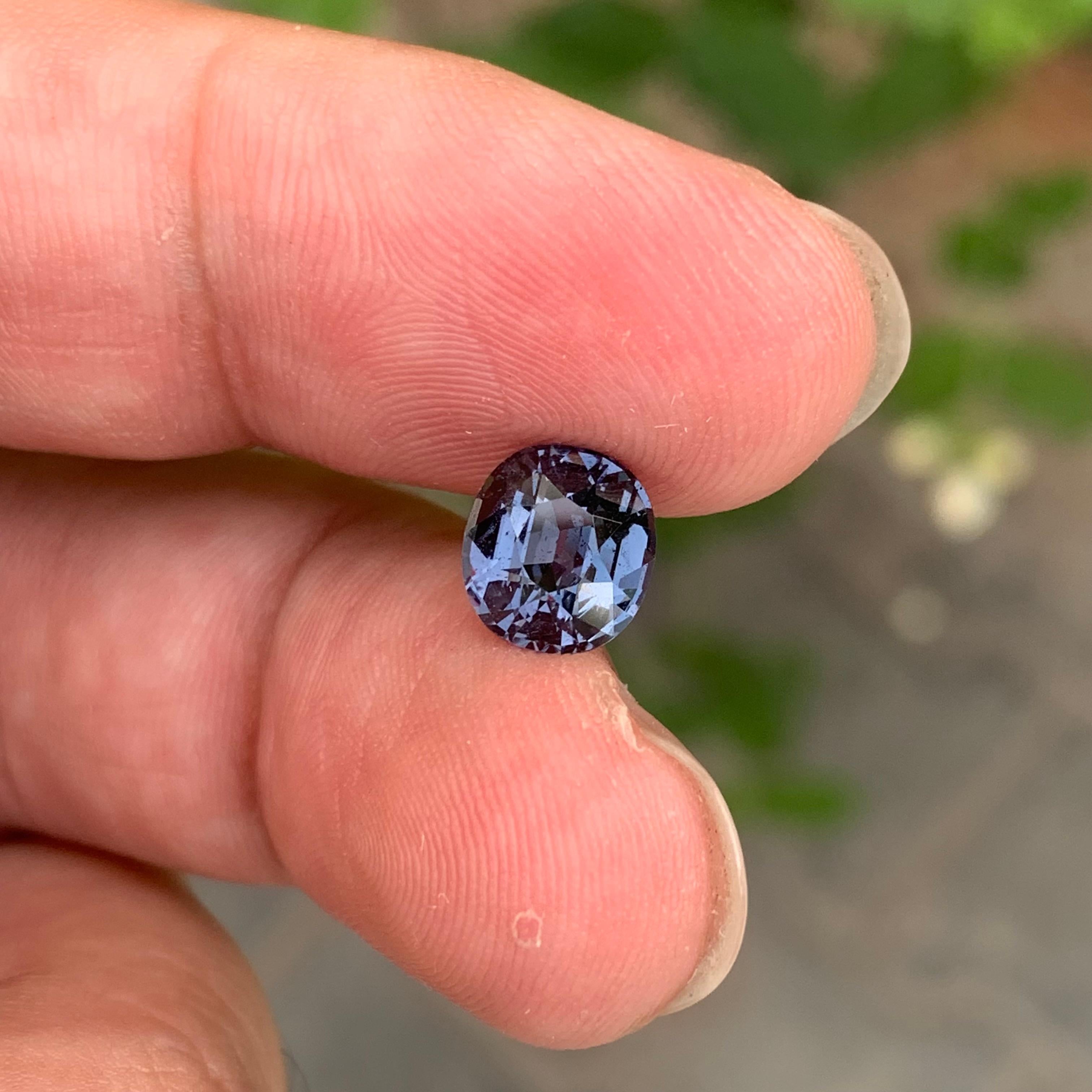 AIGS Certified 2.22 Carat Natural Loose Purple Spinel Cushion Shape Gemstone (pierre précieuse en forme de coussin) Unisexe en vente