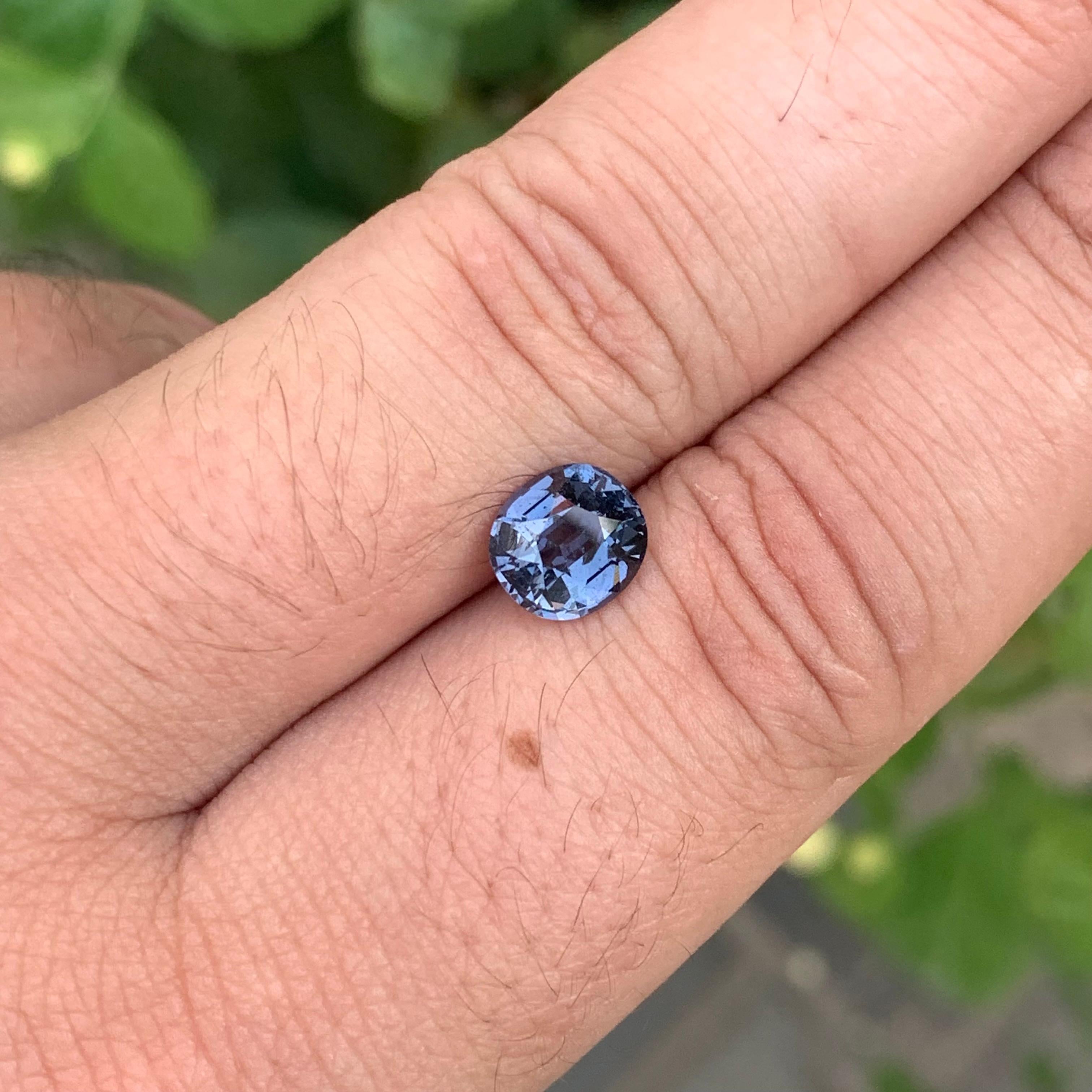 AIGS Certified 2.22 Carat Natural Loose Purple Spinel Cushion Shape Gemstone (pierre précieuse en forme de coussin) en vente 2