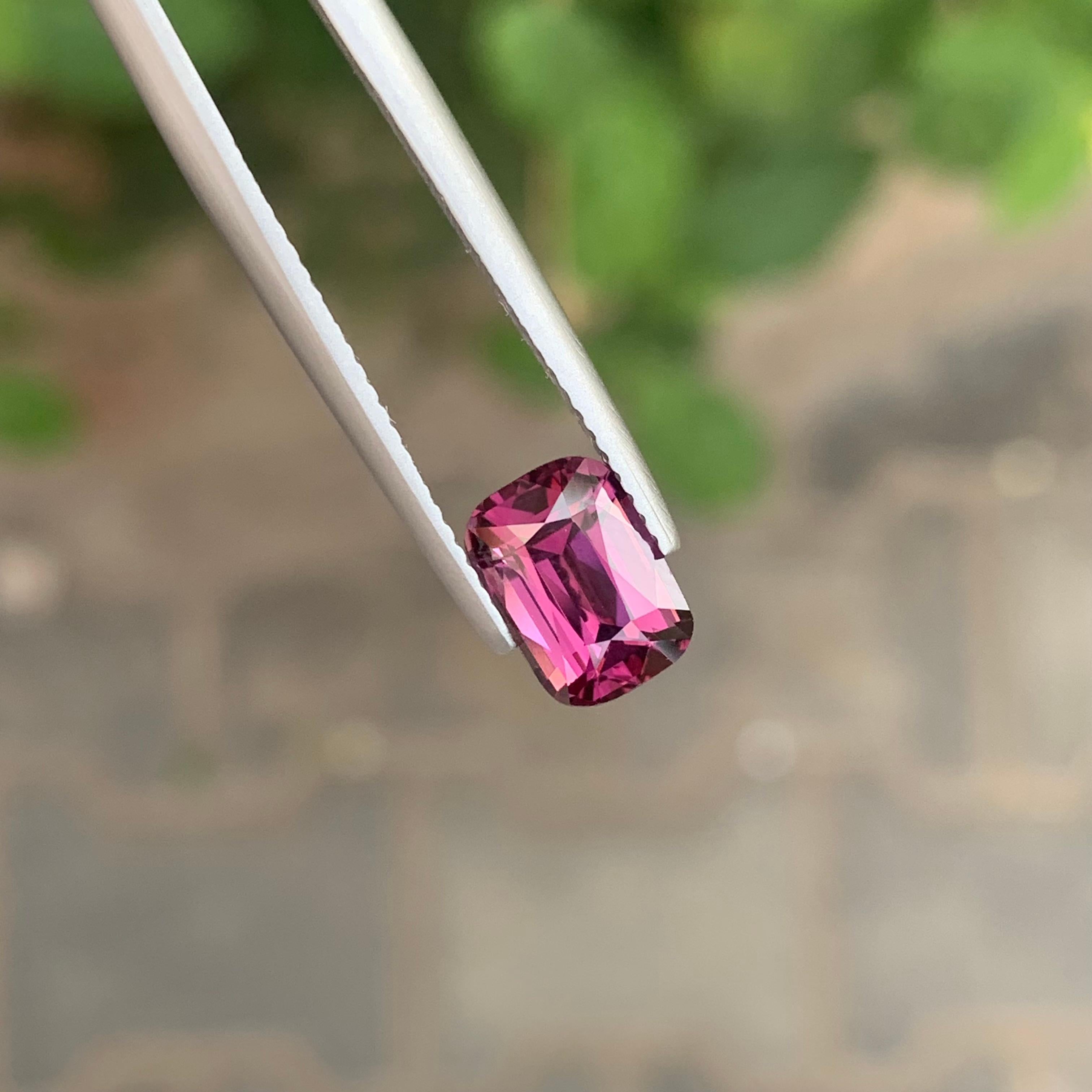 AIGS-zertifizierter 2,30 Karat natürlicher loser Vivid Pink Spinell aus Tansania im Angebot 5