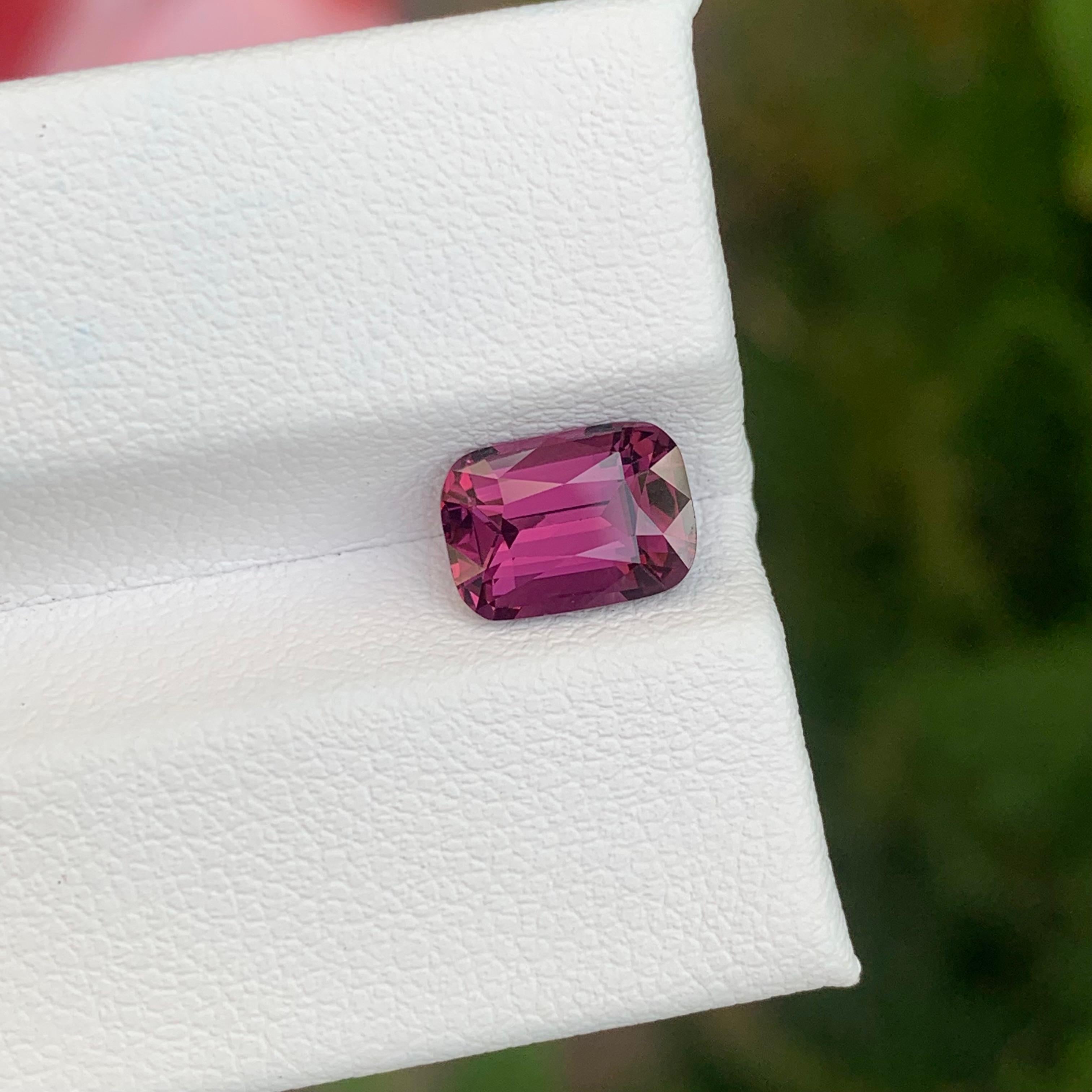 AIGS-zertifizierter 2,30 Karat natürlicher loser Vivid Pink Spinell aus Tansania (Arts and Crafts) im Angebot