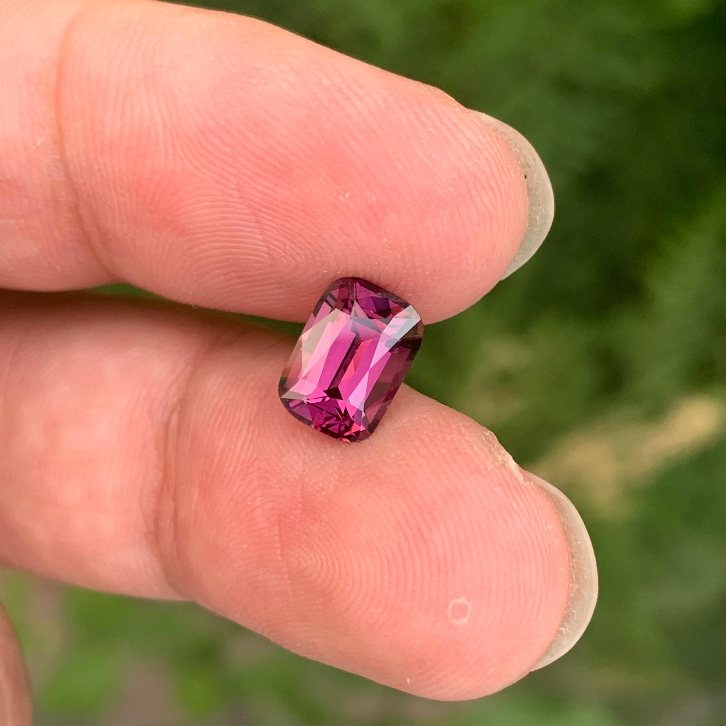 AIGS-zertifizierter 2,30 Karat natürlicher loser Vivid Pink Spinell aus Tansania im Angebot 3