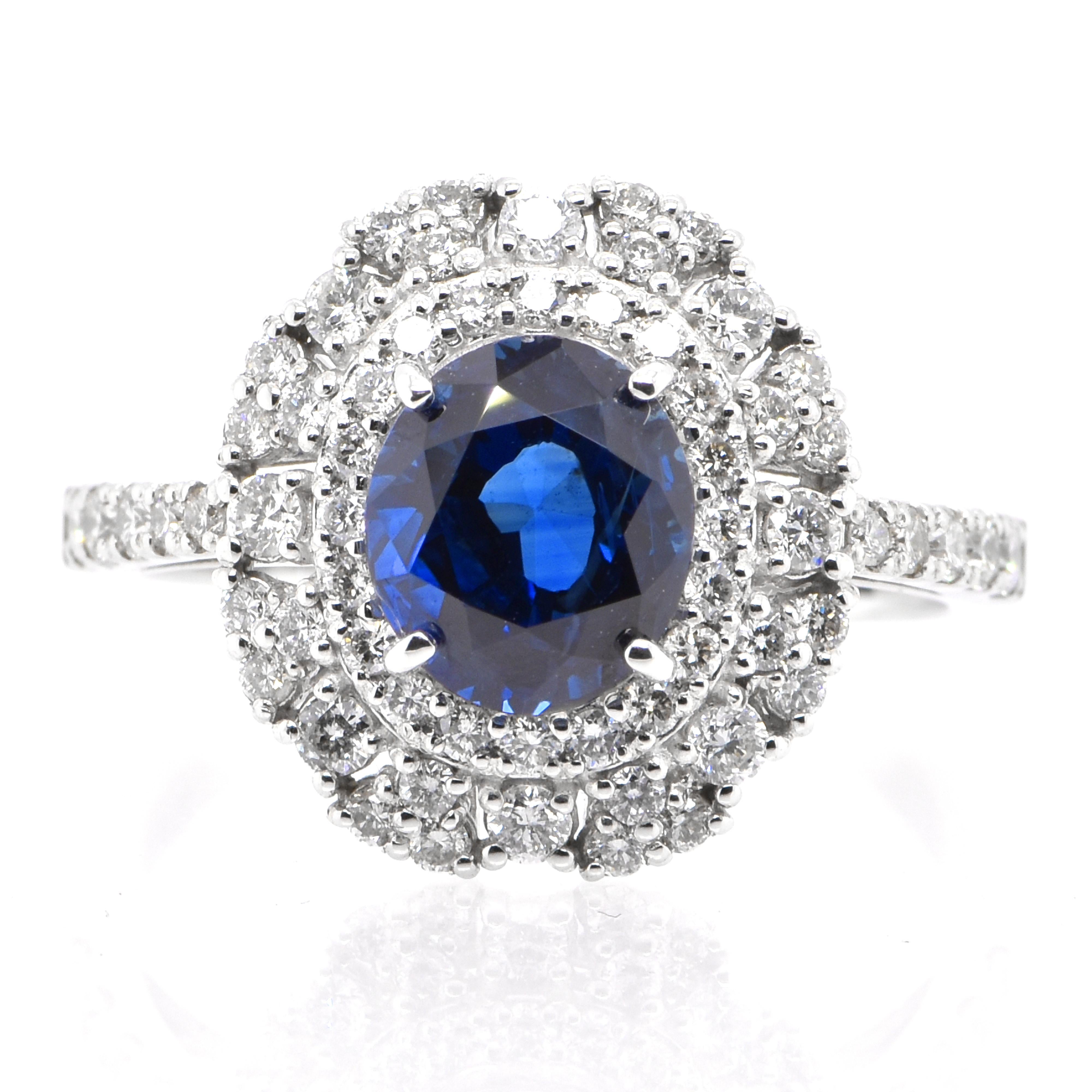 Ein wunderschöner Ring mit AIGS-zertifiziertem 2,32 Karat, natürlichem königsblauem Saphir und 0,65 Karat Diamant-Akzenten in Platin gefasst. Saphire sind außerordentlich widerstandsfähig - sie zeichnen sich durch große Härte, Zähigkeit und