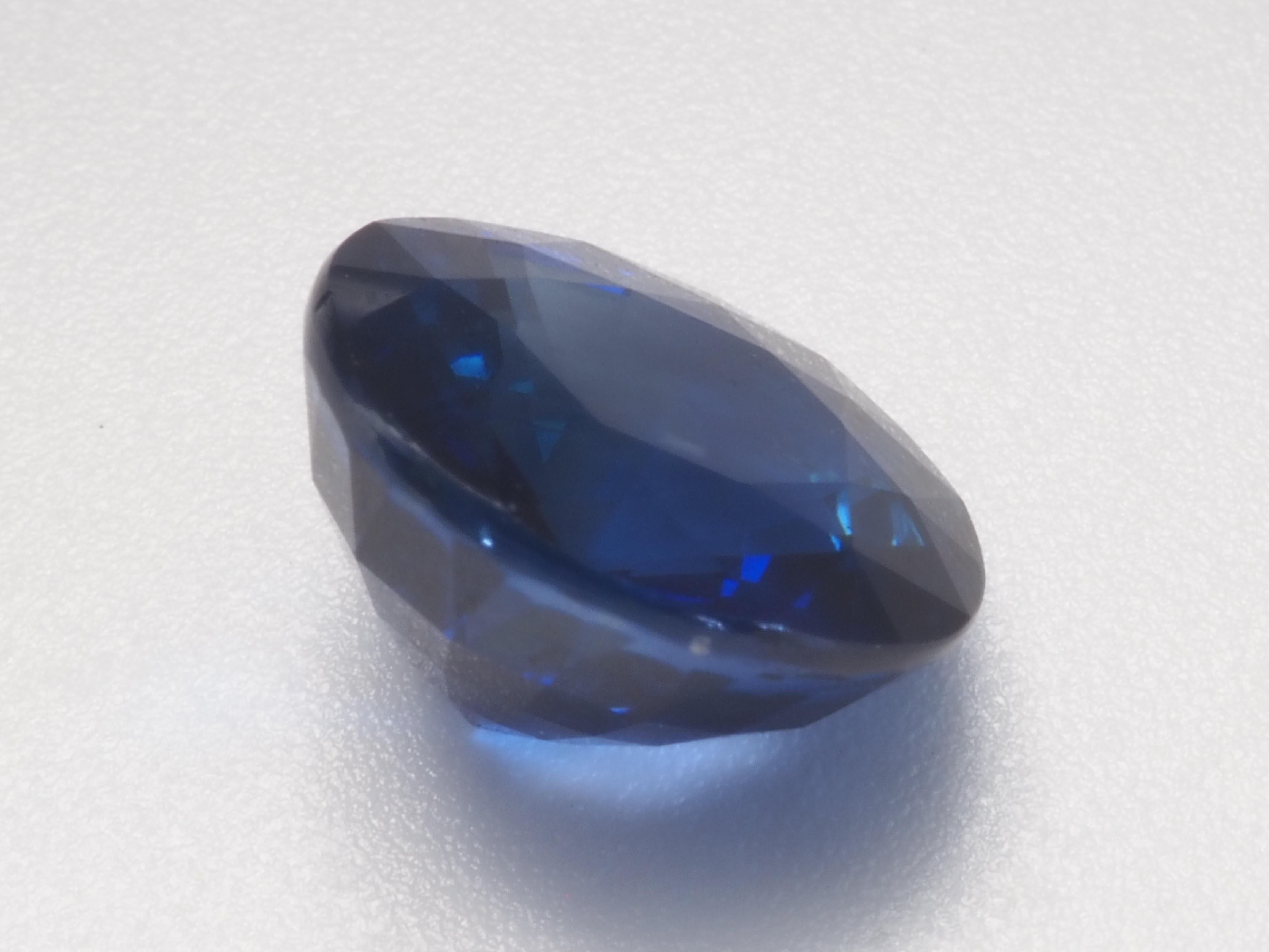 Oval Cut AIGS Certified 2.64ct Oval Blue Sapphire, 8.26x7.83x4.97 mm For Sale