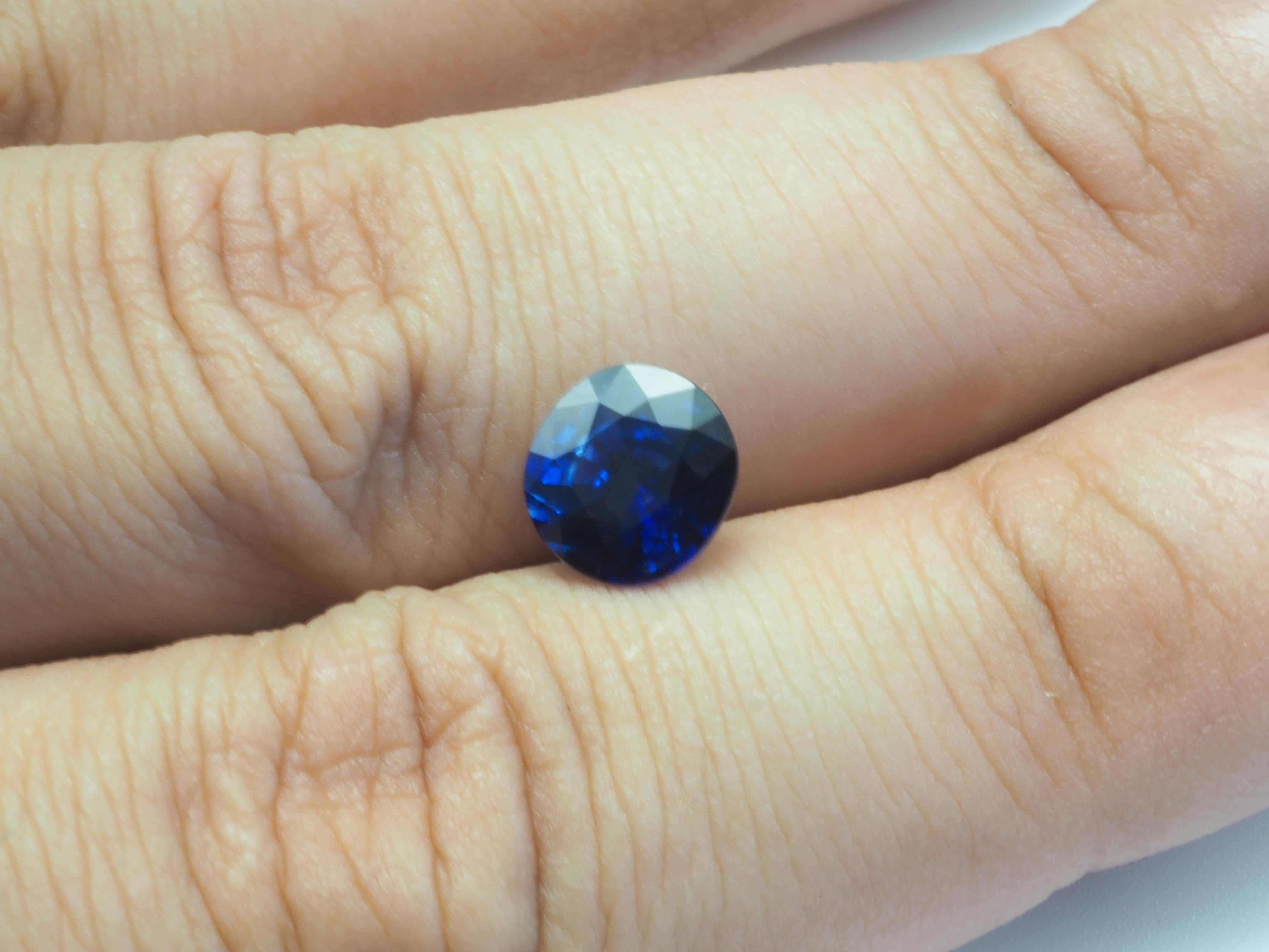 AIGS Certified 2.64ct Oval Blue Sapphire, 8.26x7.83x4.97 mm For Sale 3