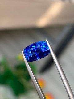 AIGS Certified 3.06 Cts Cornflower Blue Natural Lustrous Sapphire Eye Clean