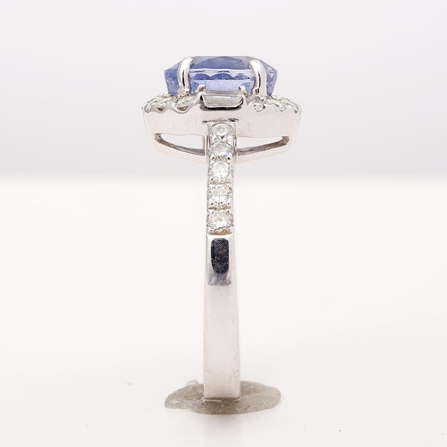 AIGS Certified 3.71 Carats Blue Sapphire Diamonds set in 14K White Gold Ring In New Condition In Los Angeles, CA