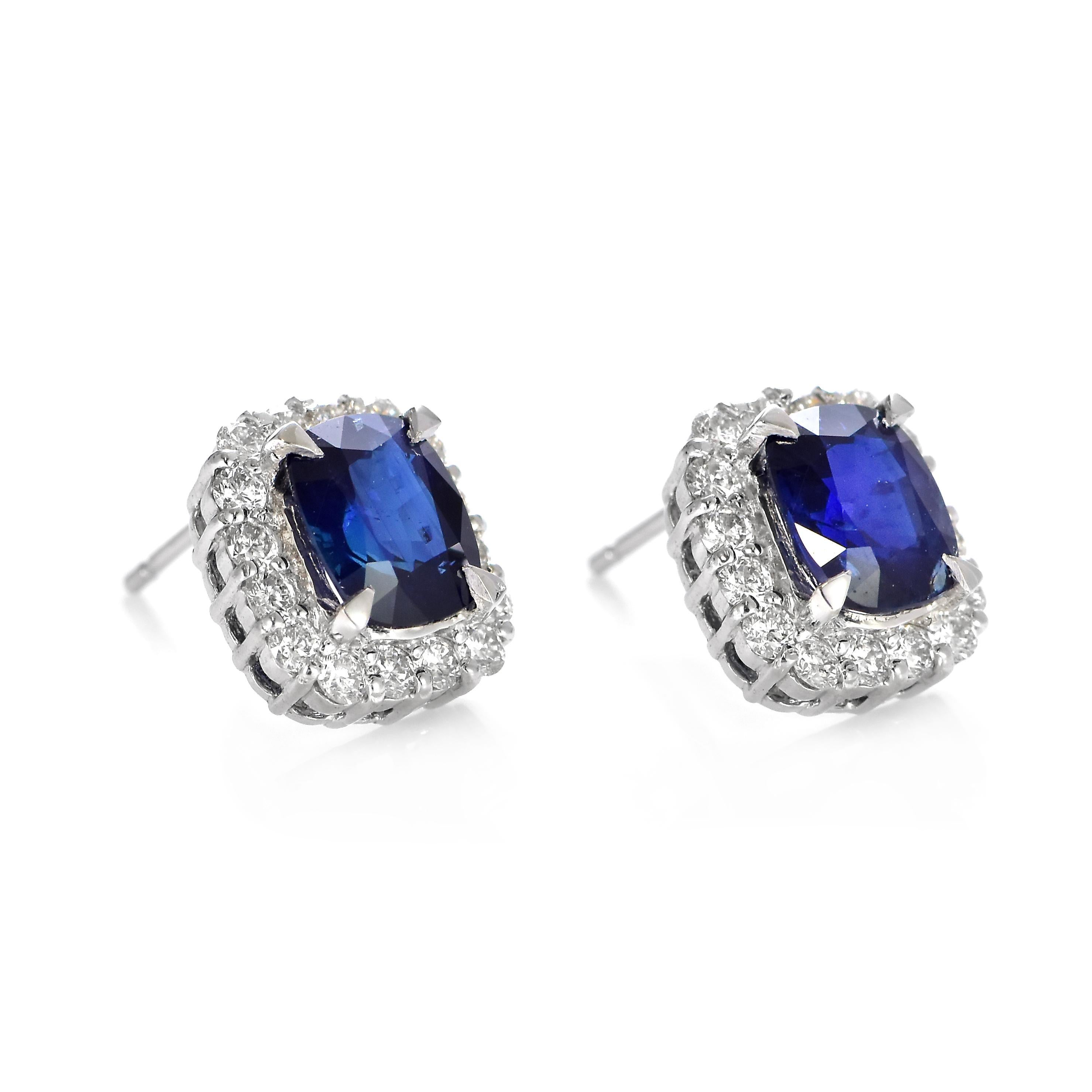 AIGS Certified 3.93 Carat Natural Royal Blue Sapphire Earrings Made in Platinum In New Condition For Sale In Tokyo, JP