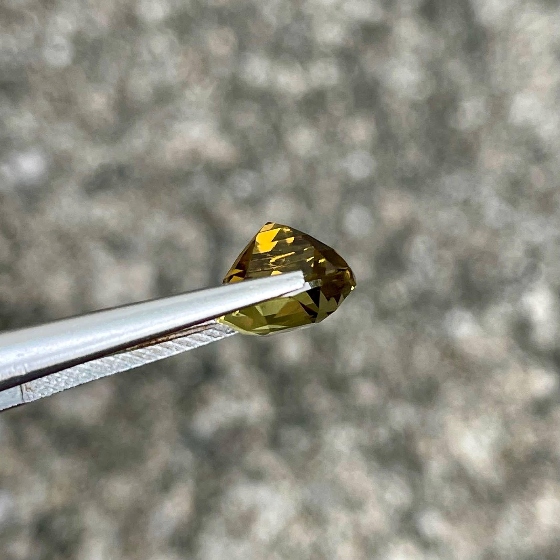 AIGS zertifizierter 5,06 Karat Chrysoberyll-Stein im Kissenschliff aus Sri Lanka im Zustand „Neu“ in Bangkok, TH