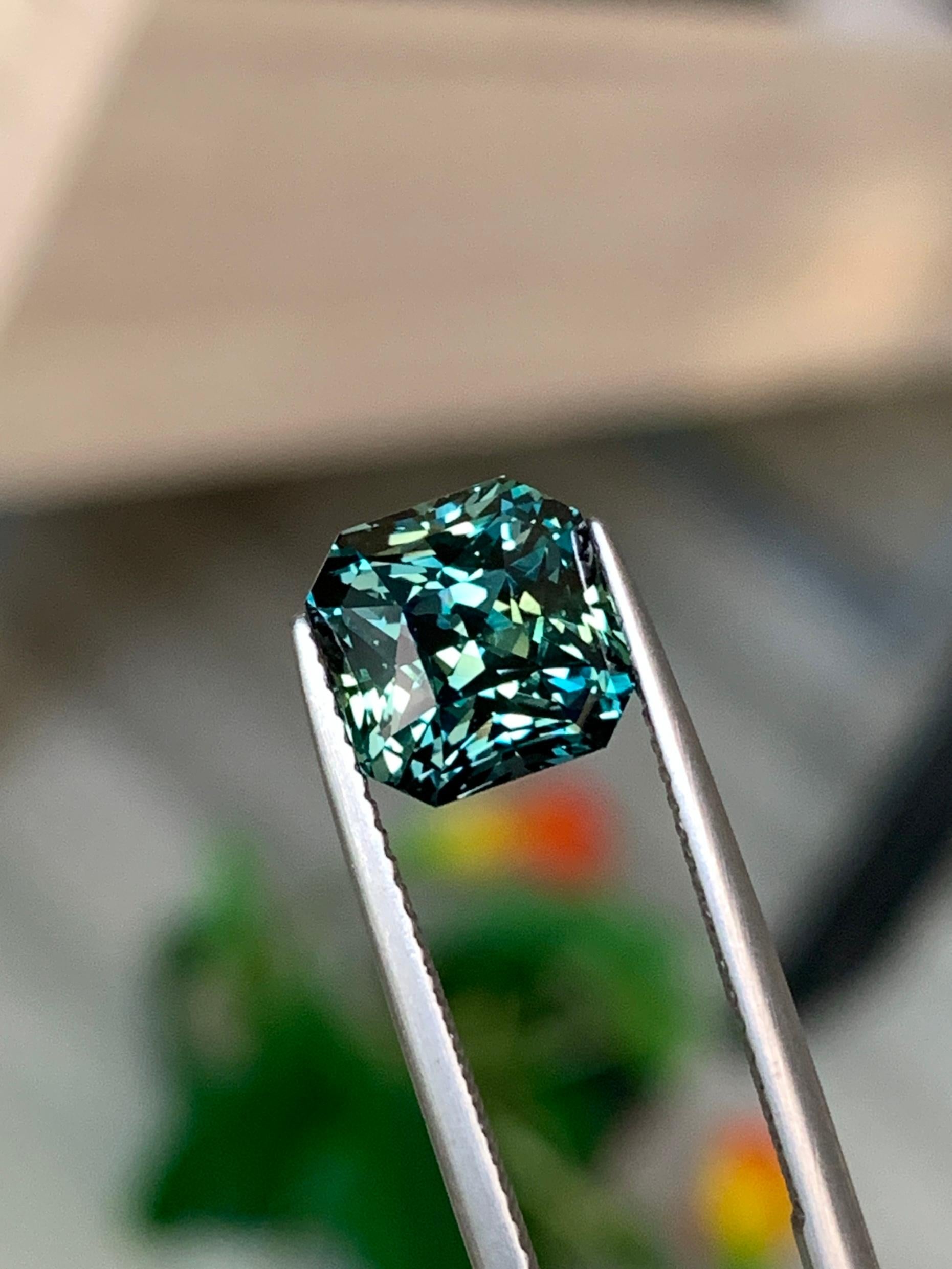 AIGS Certified 5.19 Cts Unheated Premium Quality Rare Natural Teal Sapphire  In Excellent Condition For Sale In บางรัก, TH