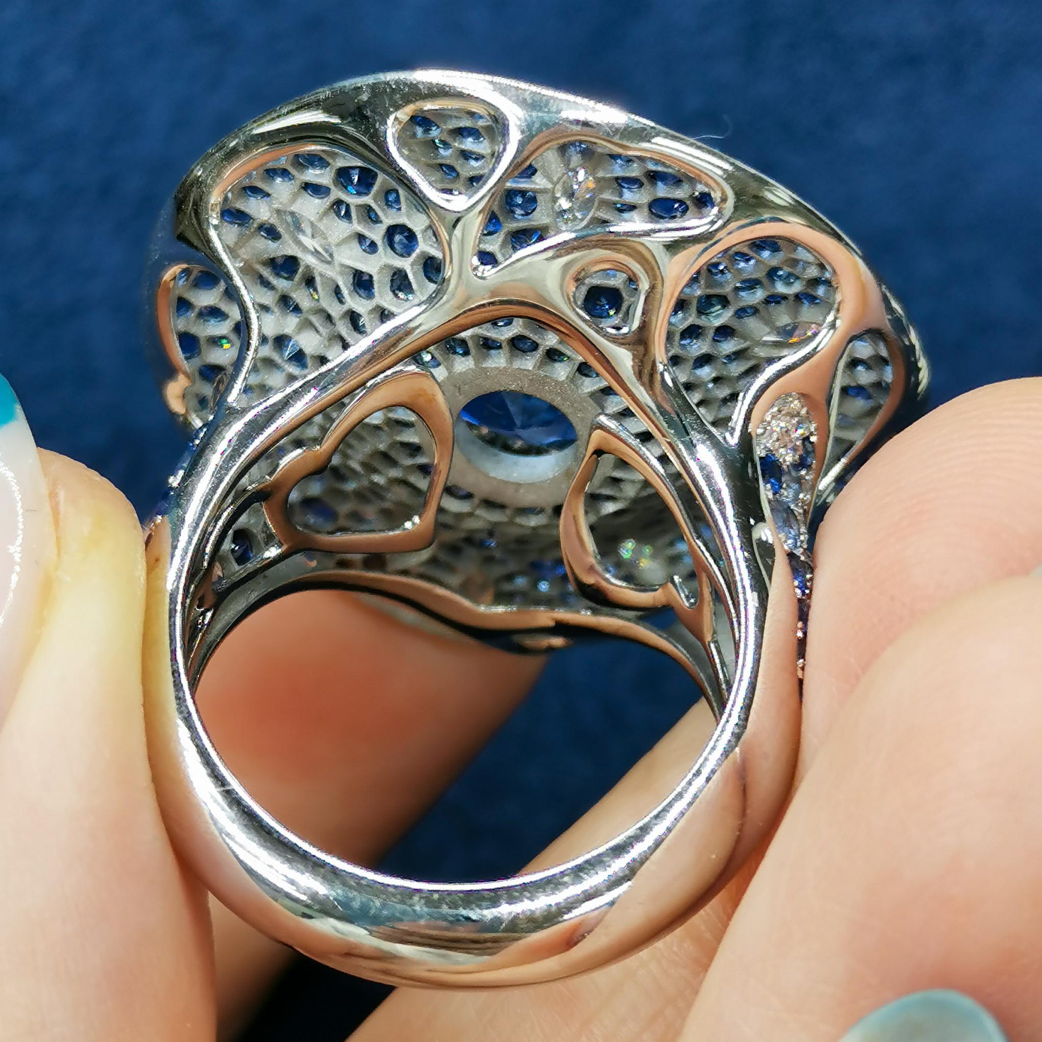 AIGS zertifizierter 6,14 Karat Saphir-Diamantenring aus 18 Karat Weißgold (Kissenschliff)